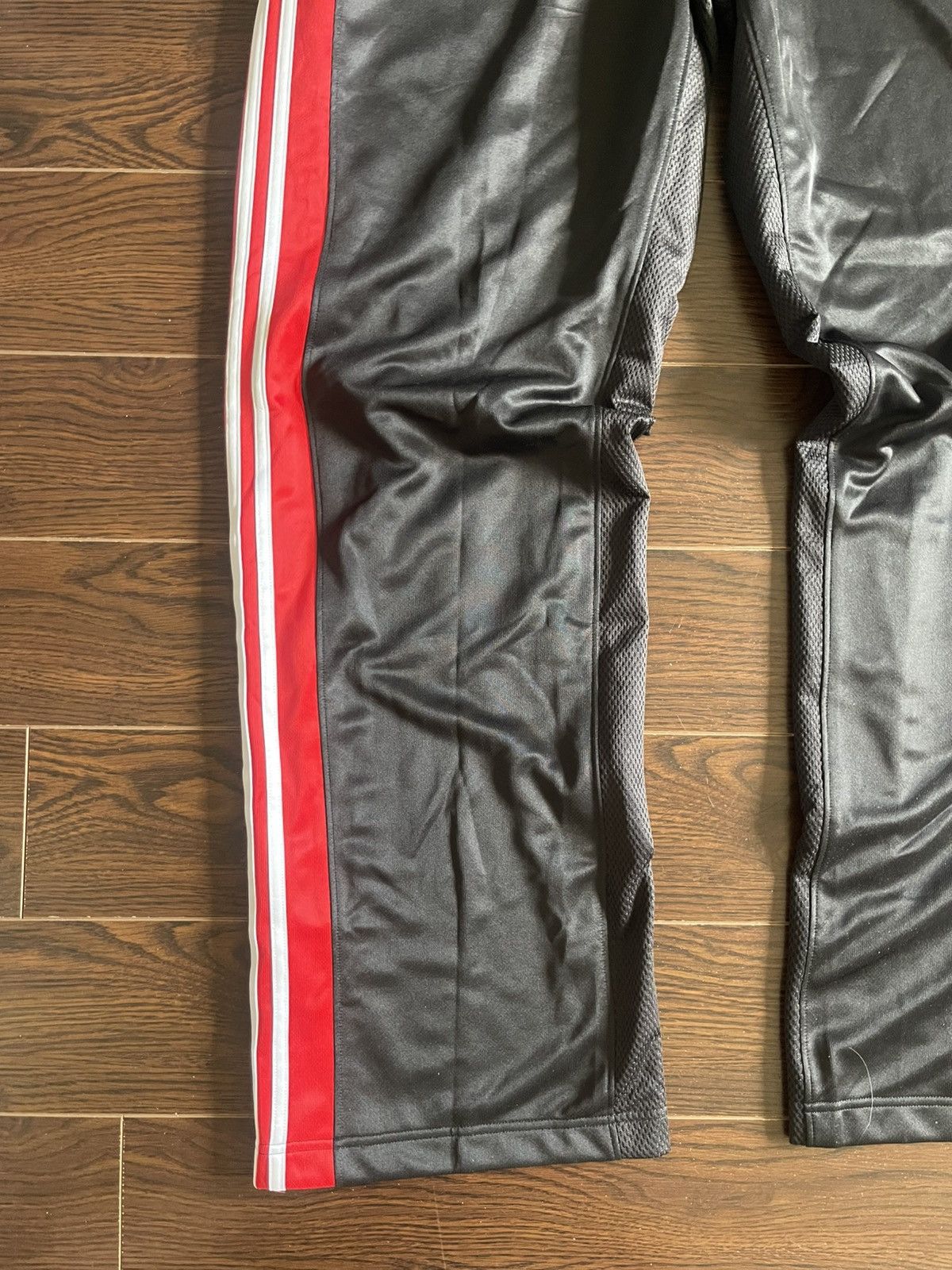 Adidas Adidas X NBA Raptors Track Pants Size US 30 / EU 46 - 2 Thumbnail