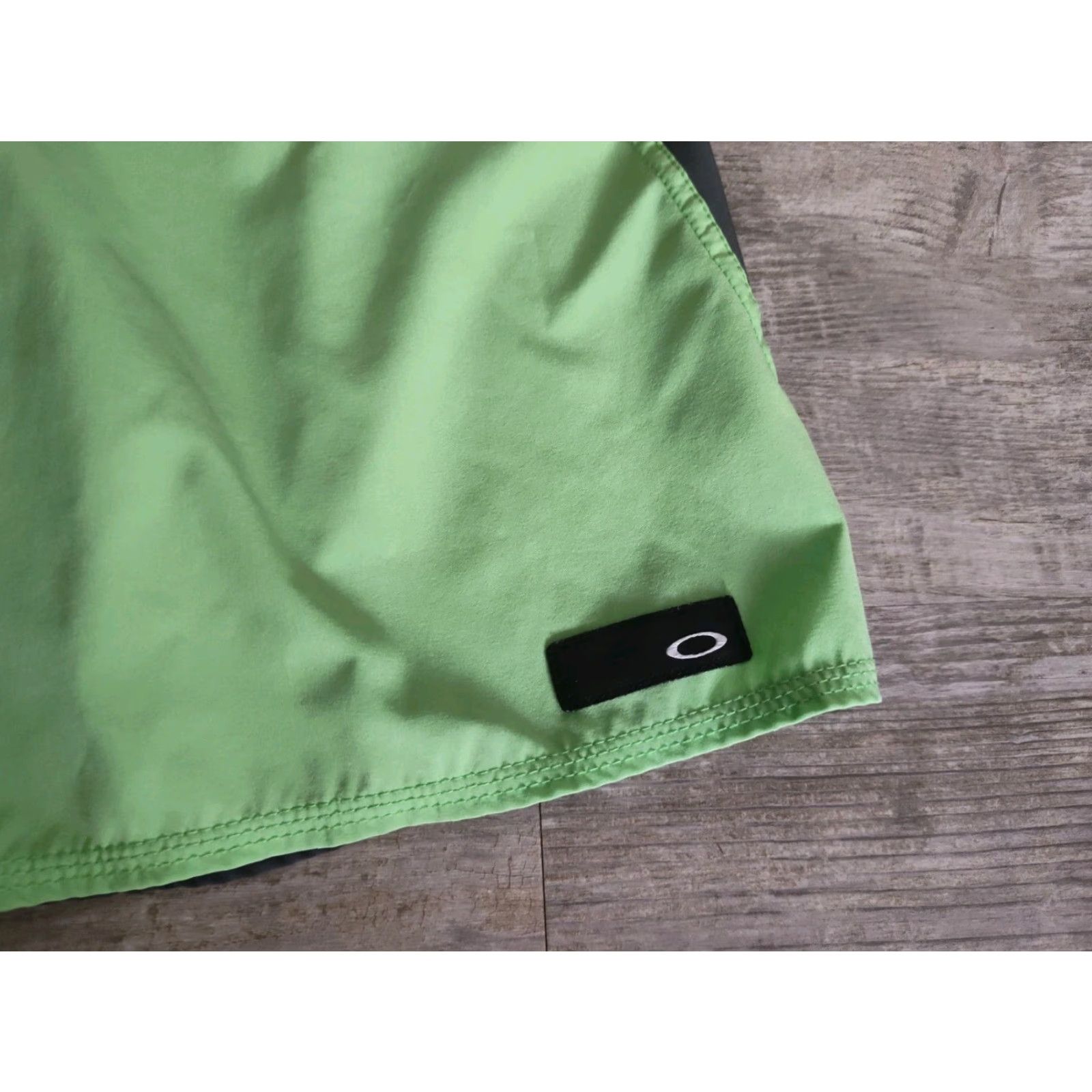 Oakley Oakley Board Shorts Mens 28 Neon Green Black Tropical Drawstring 10" inseam Size US 28 / EU 44 - 3 Thumbnail
