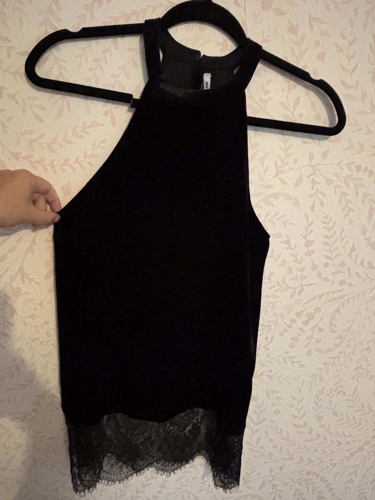 Other NWT Kimchi Blue Black Sleeveless Velvet Top with Lace Hem Size S / US 4 / IT 40 - 1 Thumbnail