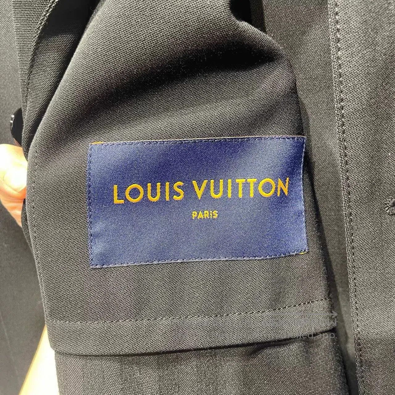 Louis Vuitton Louis Vuitton Solid Logo Jacket. Size US XL / EU 56 / 4 - 5 Thumbnail