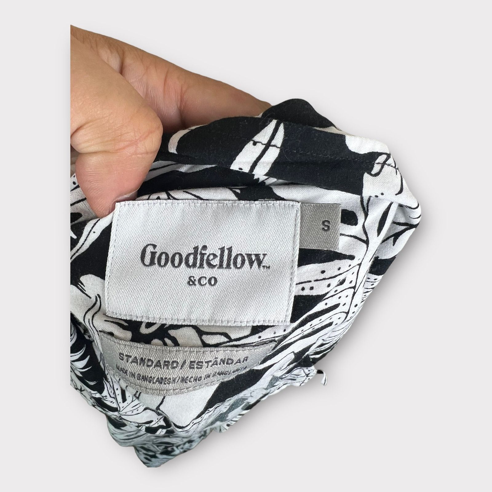 Target Basics Goodfellow & Co | Black White Hawaiian Floral Shirt Size US S / EU 44-46 / 1 - 8 Thumbnail