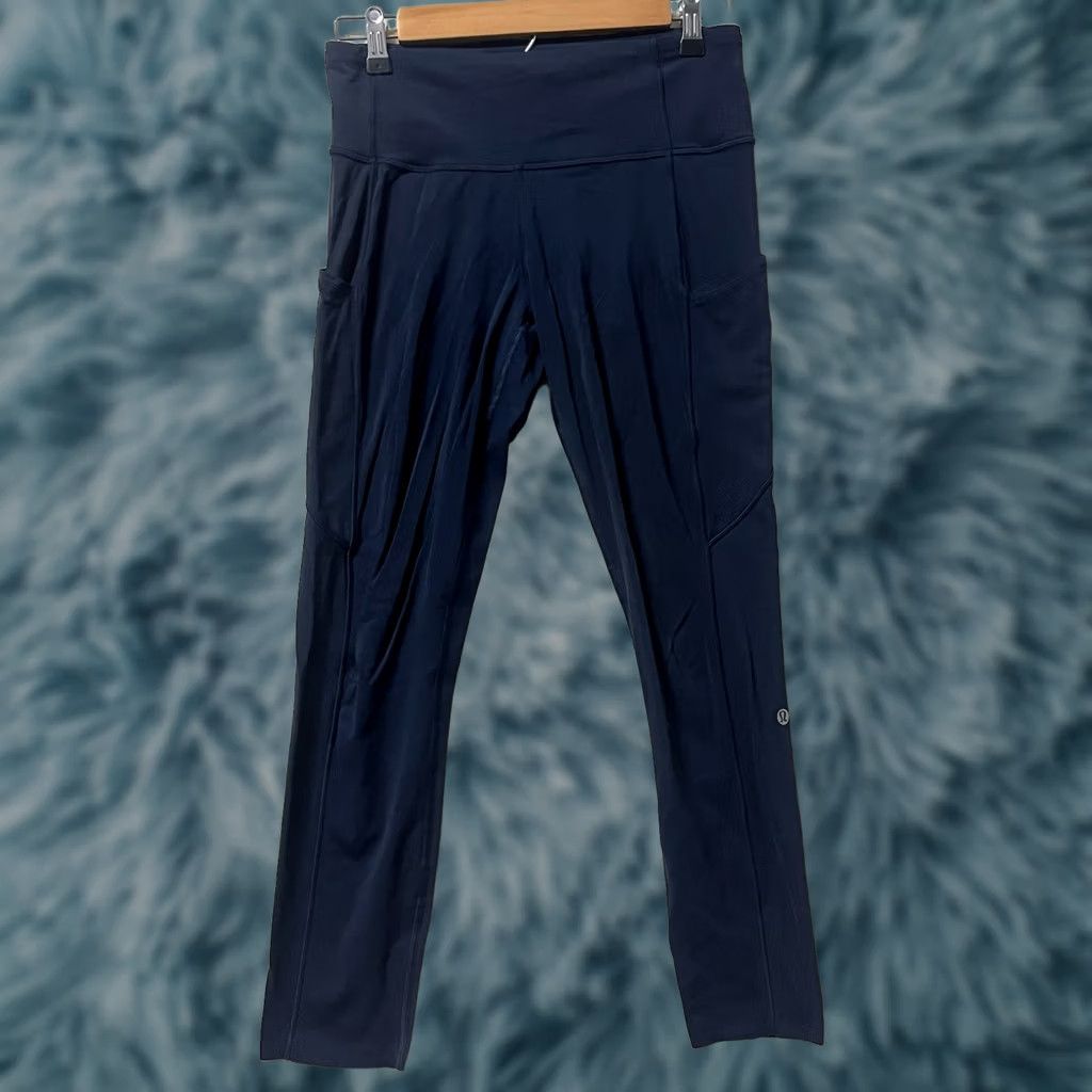 Lululemon Lululemon Women's Leggings Cropped Size 8 Navy Blue Athletic Pockets Run Workout Size 30" / US 8 / IT 44 - 1 Thumbnail