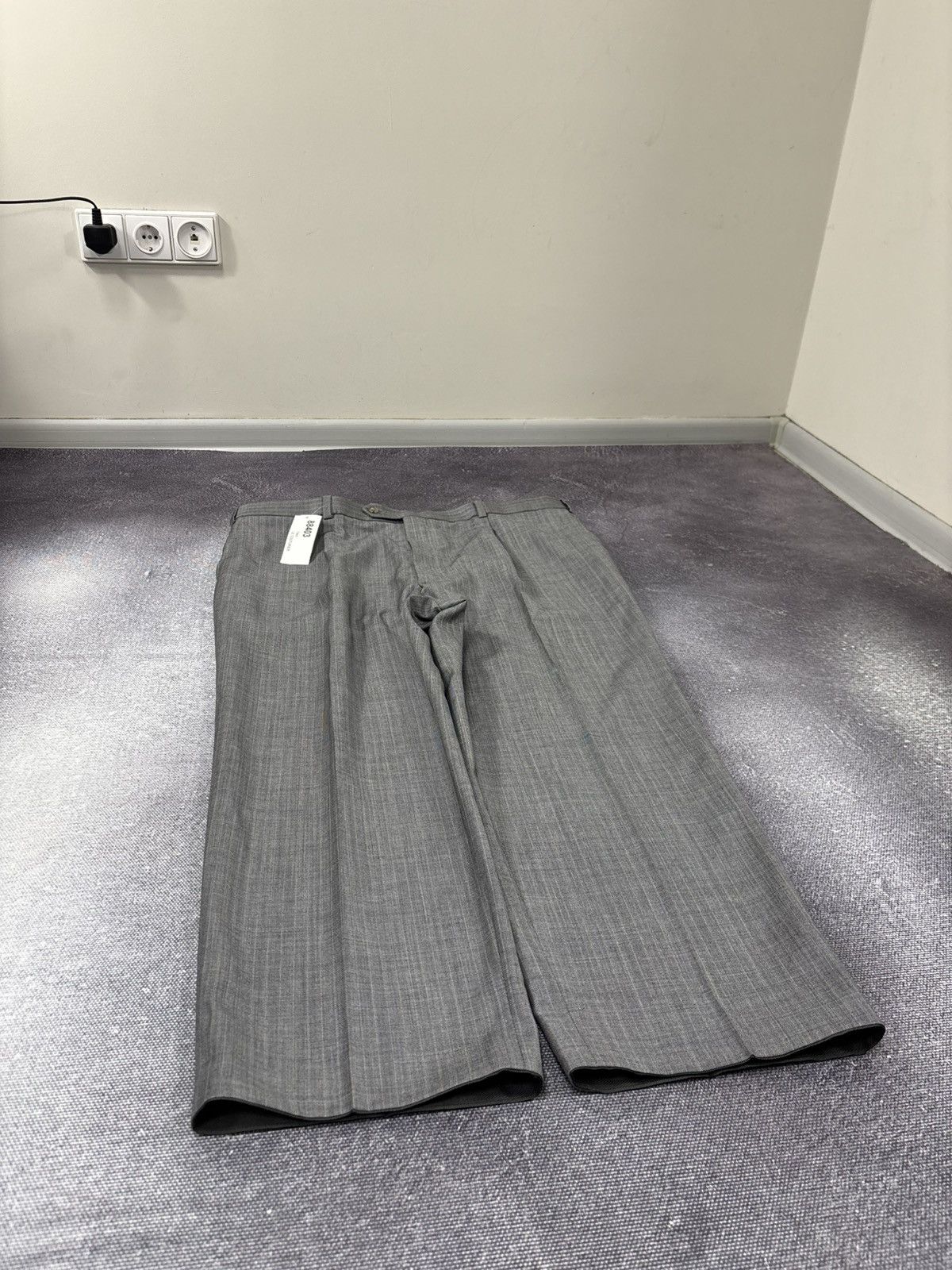 Other Bespoke Dormeuil Men’s 2-Piece Grey Pinstripe Wool Suit Size 52R - 13 Thumbnail