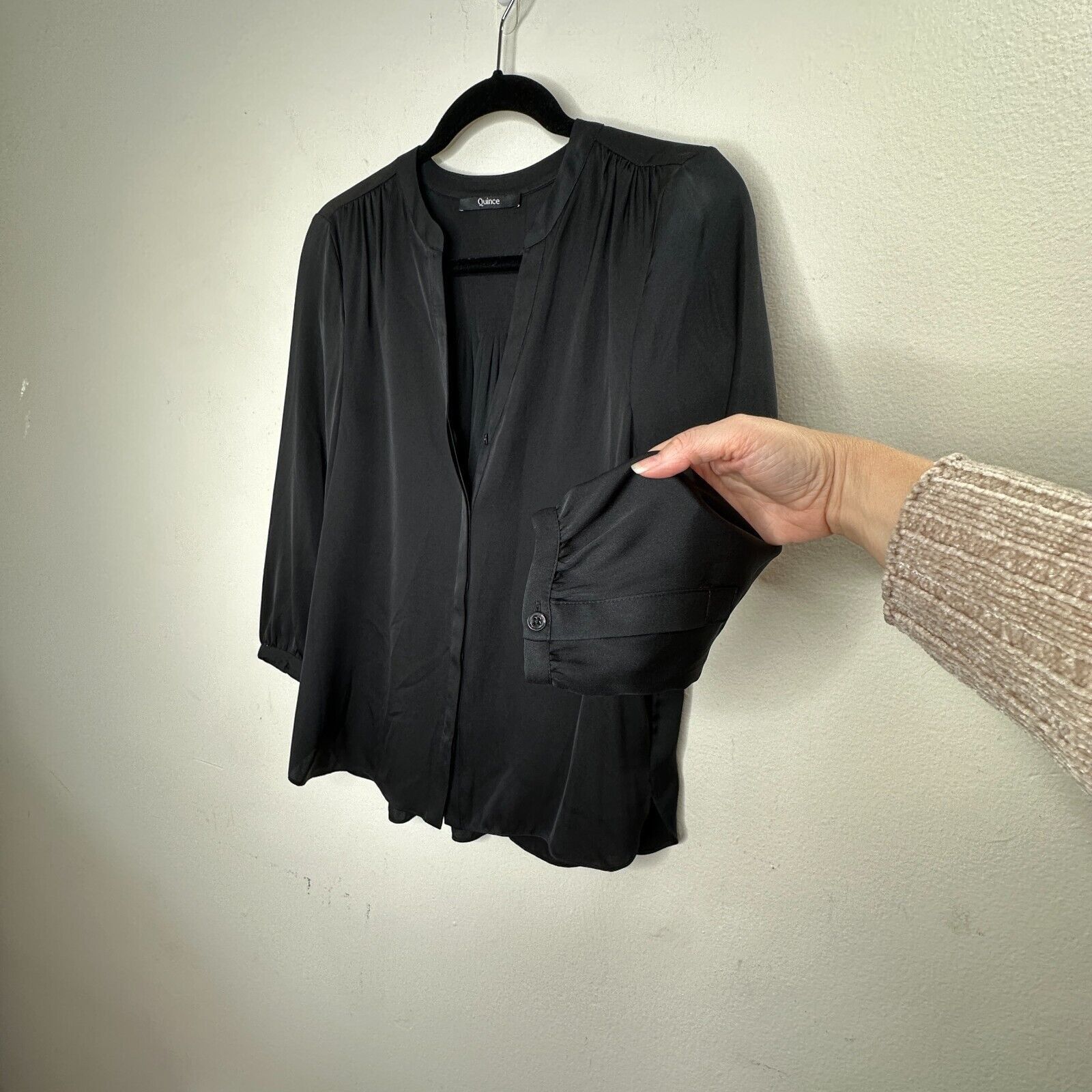Quince Quince Washable Silk VNeck Button 3/4 Sleeve Pleated Back XS Size XS / US 0-2 / IT 36-38 - 7 Thumbnail