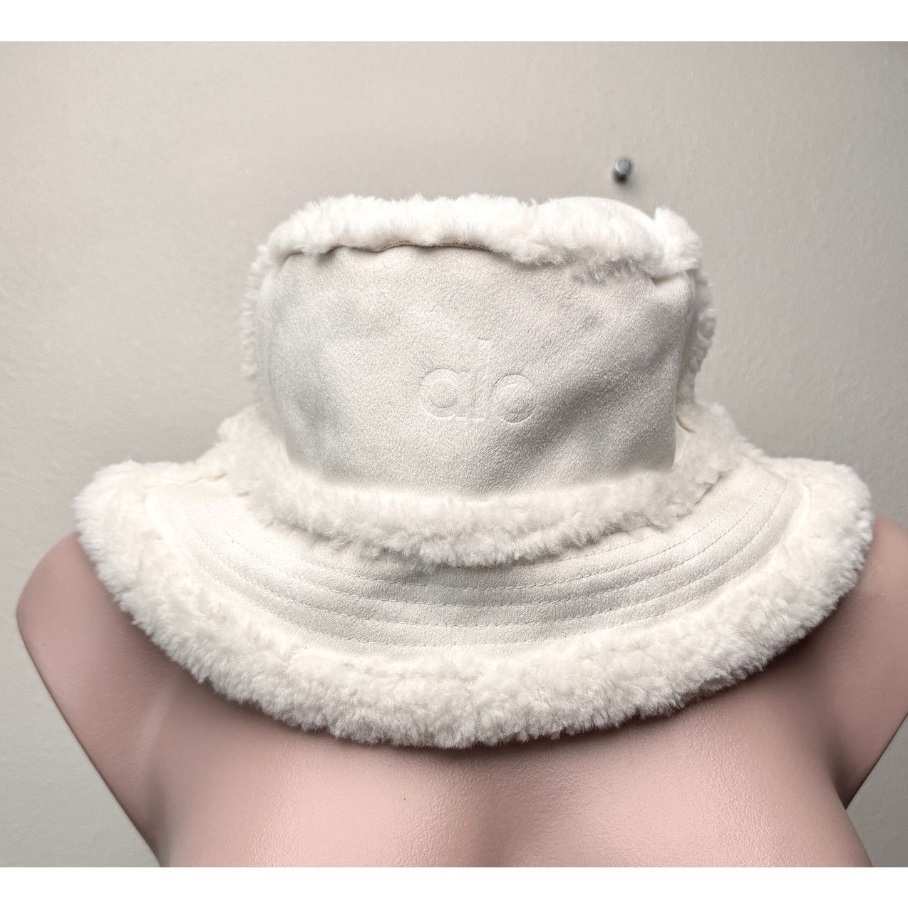 Alo Alo Yoga Ivory Winterfun Bucket Hat Women M/L Size ONE SIZE - 1 Thumbnail