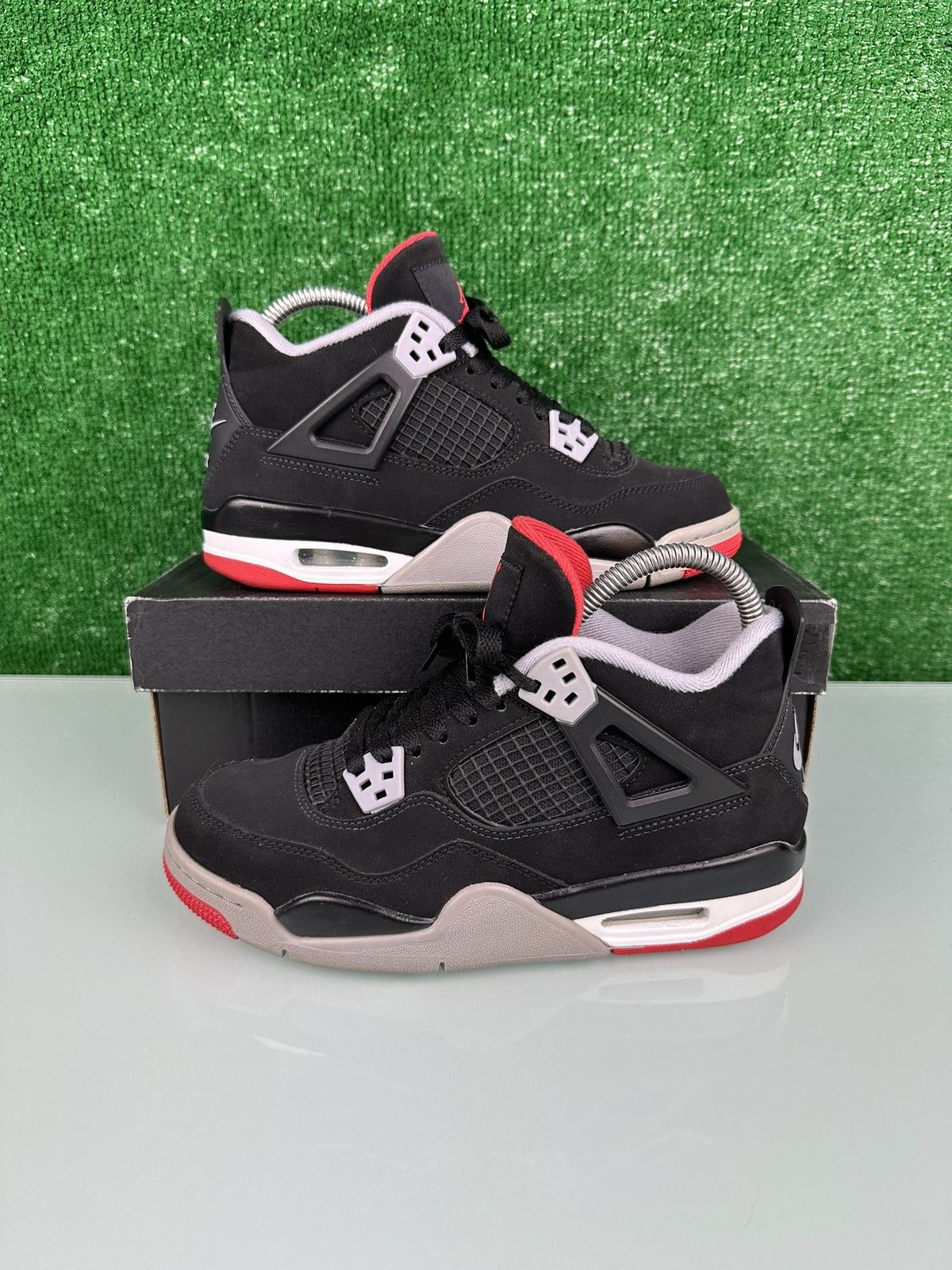 Jordan Brand Jordan 4 Retro OG Mid Bred 2019 (GS) Size 5Y Size US 5 / EU 37 - 2 Thumbnail