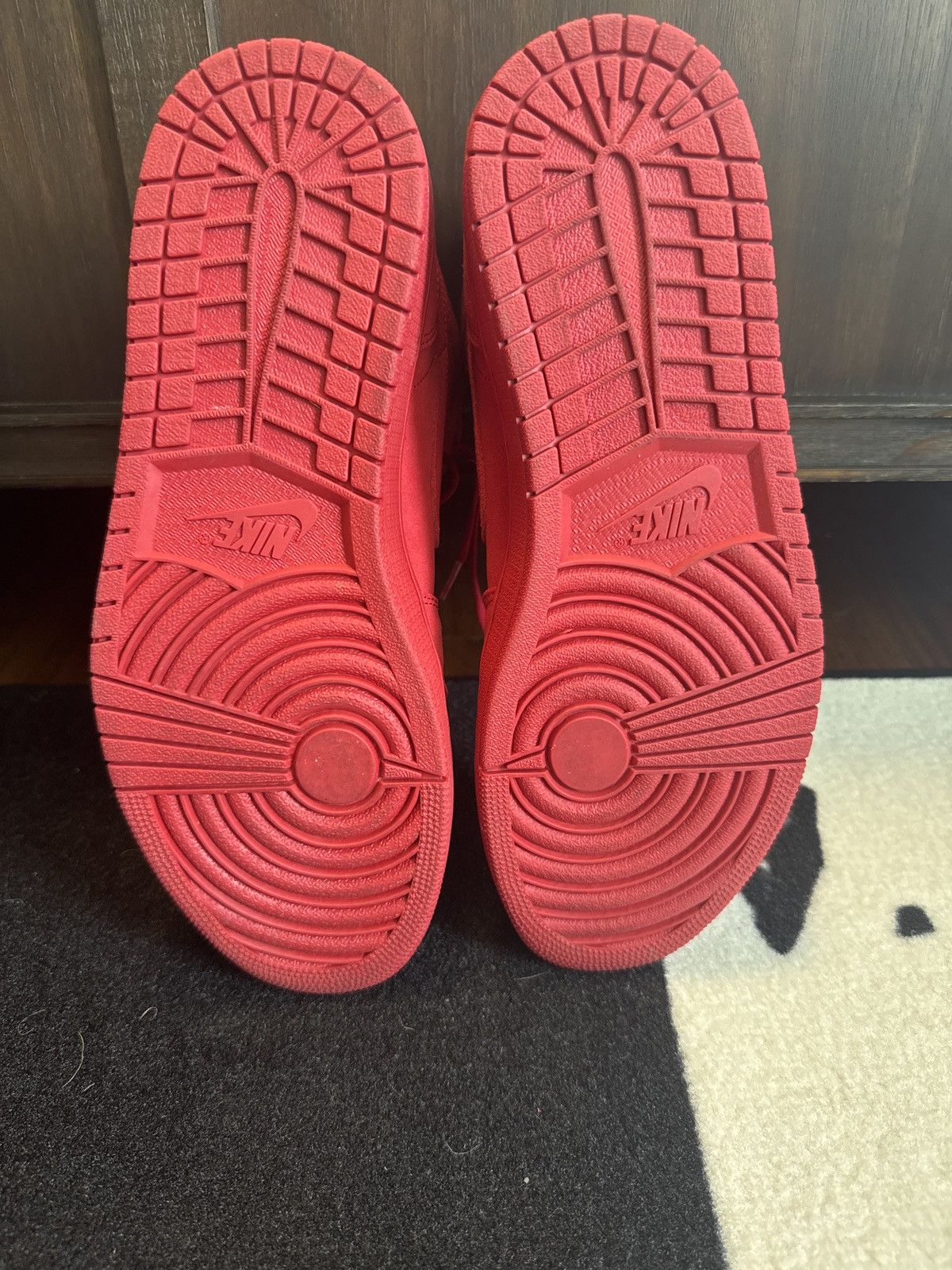 Nike Air Jordan 1 Retro High Red Suede Size US 11 / EU 44 - 7 Thumbnail