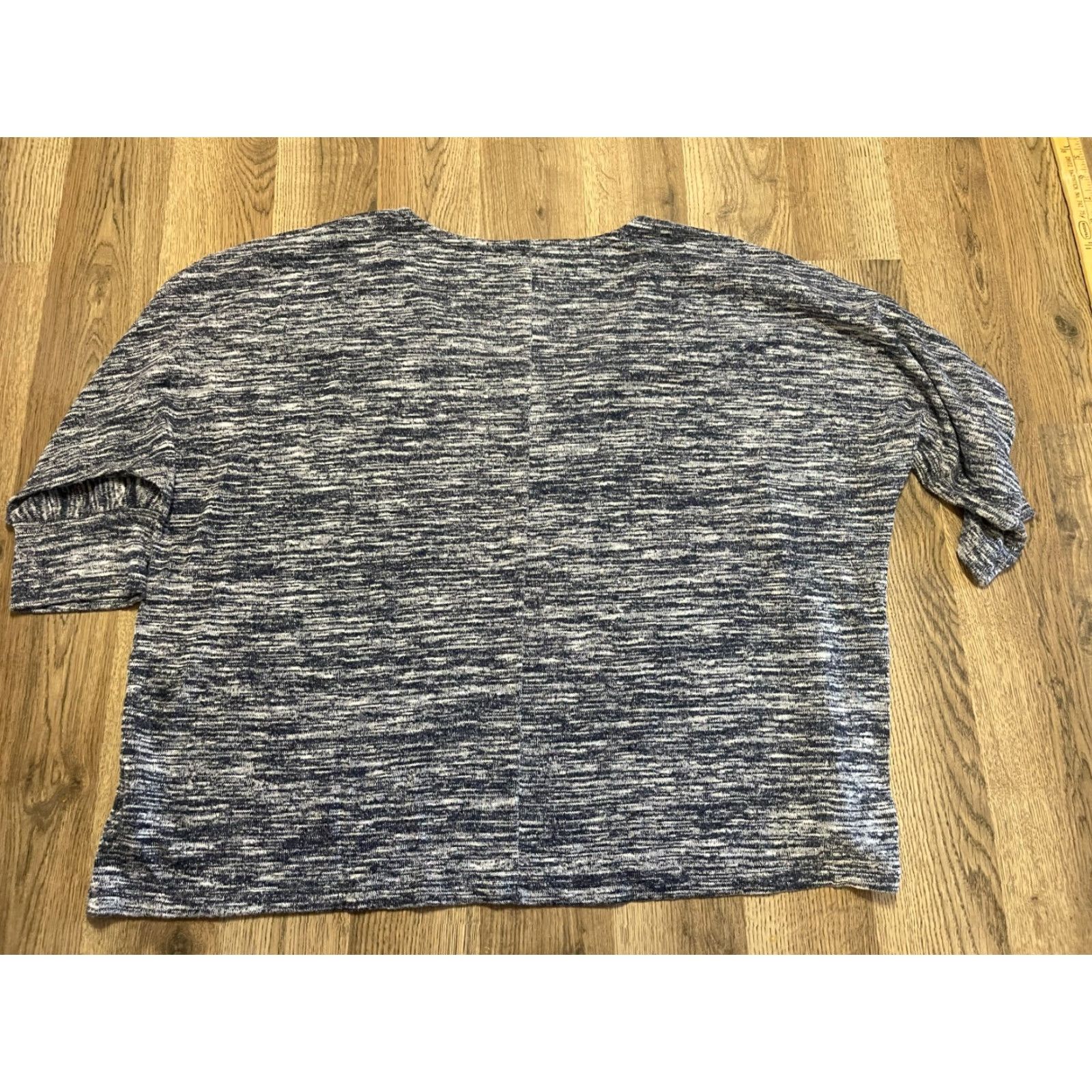 Old Navy Old Navy Shirt Women's XL T-Shirt 3/4 Sleeve V-Neck Gray Blue White Casual Modern Basic Vintage: No Womens XL Size XL / US 12-14 / IT 48-50 - 2 Thumbnail
