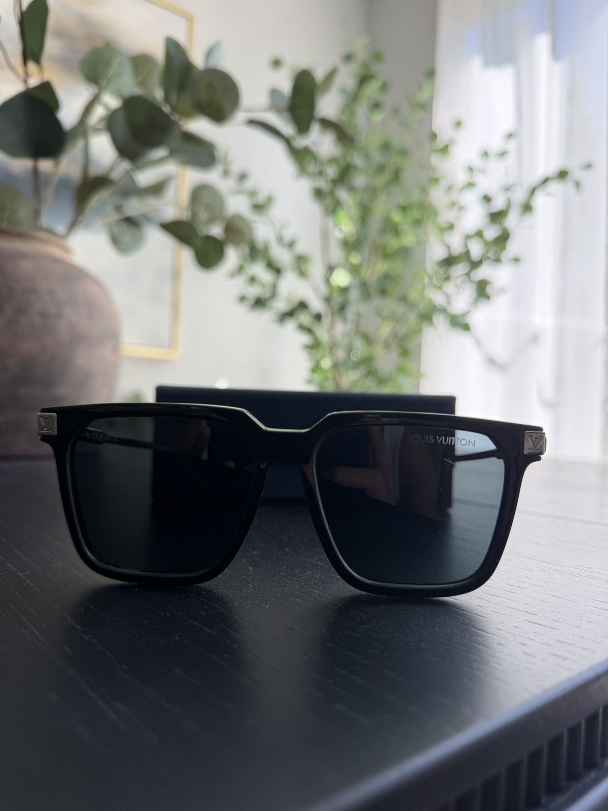 Louis vuitton LV Rise Sunglasses Black Silver