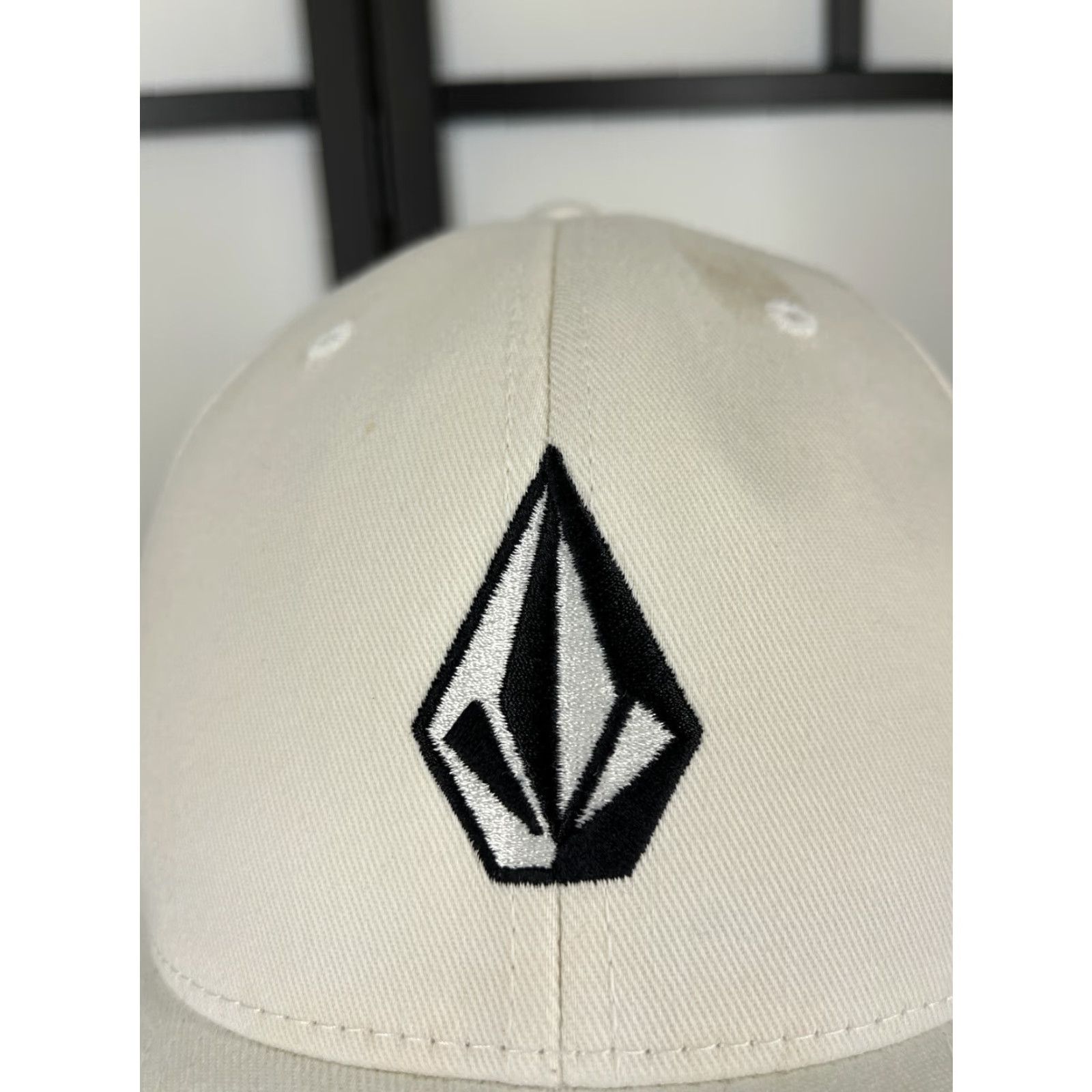 Volcom Volcom Baseball Hat Cap M White Cotton Polyester Spandex Twill Fitted Adult Mens / Beach Style / Casual Size ONE SIZE - 2 Thumbnail