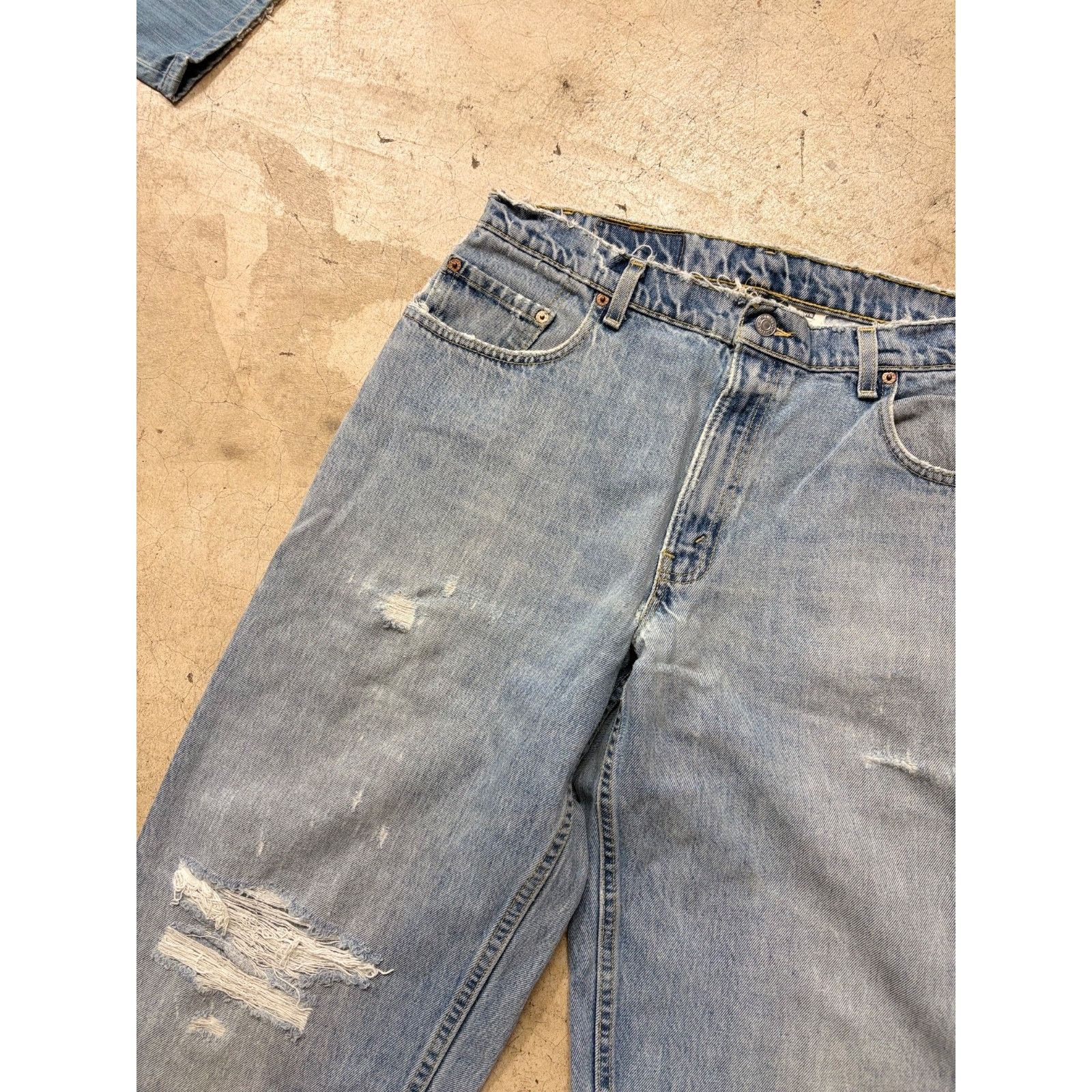 Levi's VTG Levi’s 570 Baggy Fit Jeans 34x34 Light Wash Y2K Size US 34 / EU 50 - 11 Thumbnail