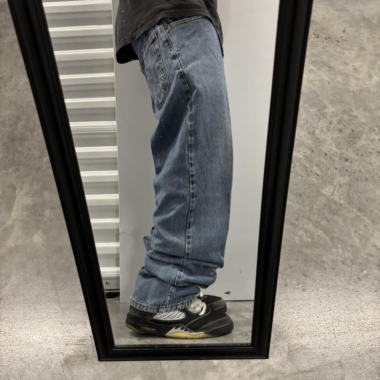 Levi's × Vintage Crazy Vintage Y2K/2000s Levis Medium Wash Essential Denim Jeans! Size US 36 / EU 52 - 2 Thumbnail
