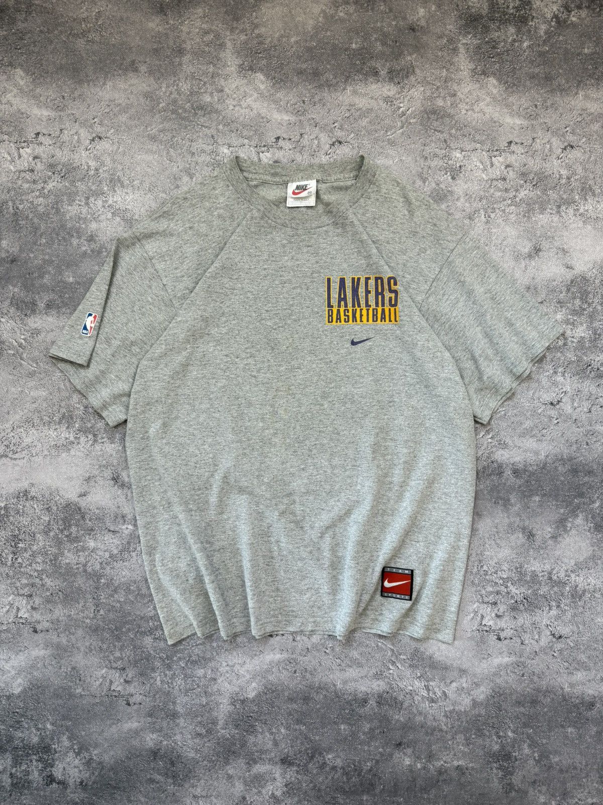 Nike Vintage 90s Nike Lakers NBA Basketball T-Shirt Y2K Rare Tee Size US M / EU 48-50 / 2 - 1 Thumbnail