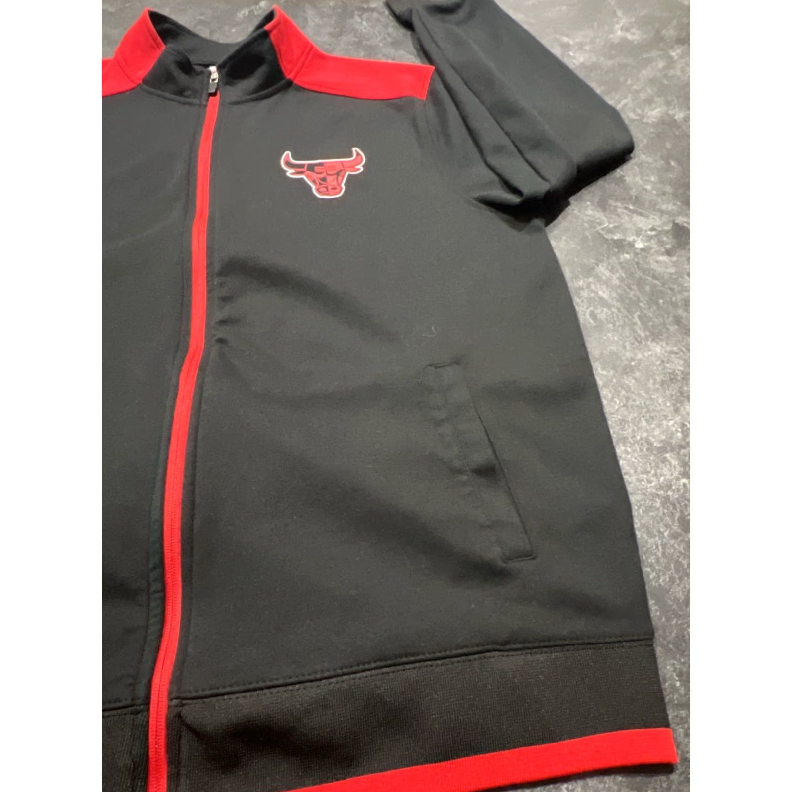 NBA NBA Chicago Bulls Unisex XL Long Sleeve Zip Up Jacket Black Red Logo Zipper Athletic Casual Basketball United Adults Size US XL / EU 56 / 4 - 5 Thumbnail