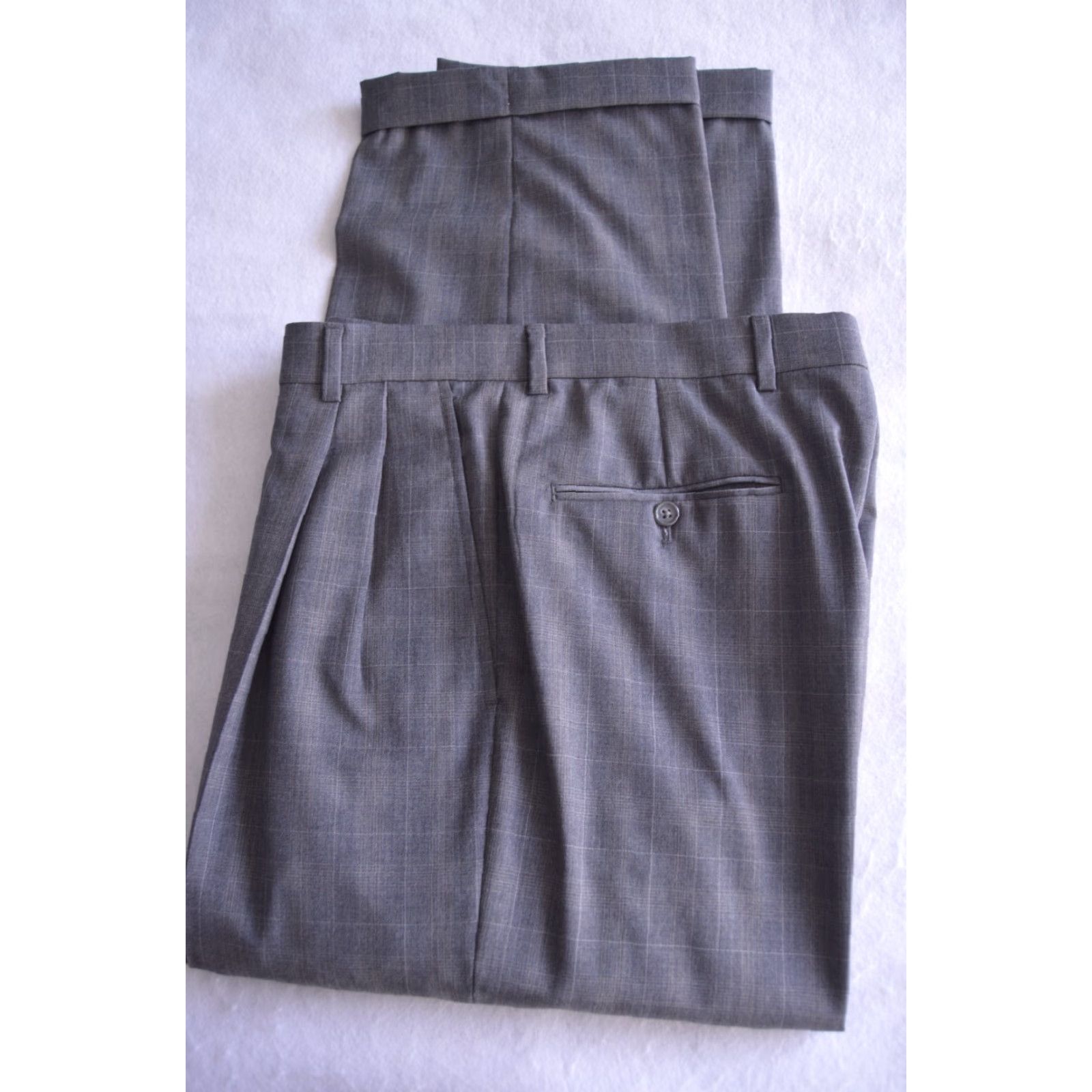 Hart Schaffner Marx Hart Schaffner Marx Dress Pants 100% Wool Pleated Cuffed Gray 33 Regular /28.5 Men Pants Front Pleat Front Vintage No Size US 33 - 3 Thumbnail