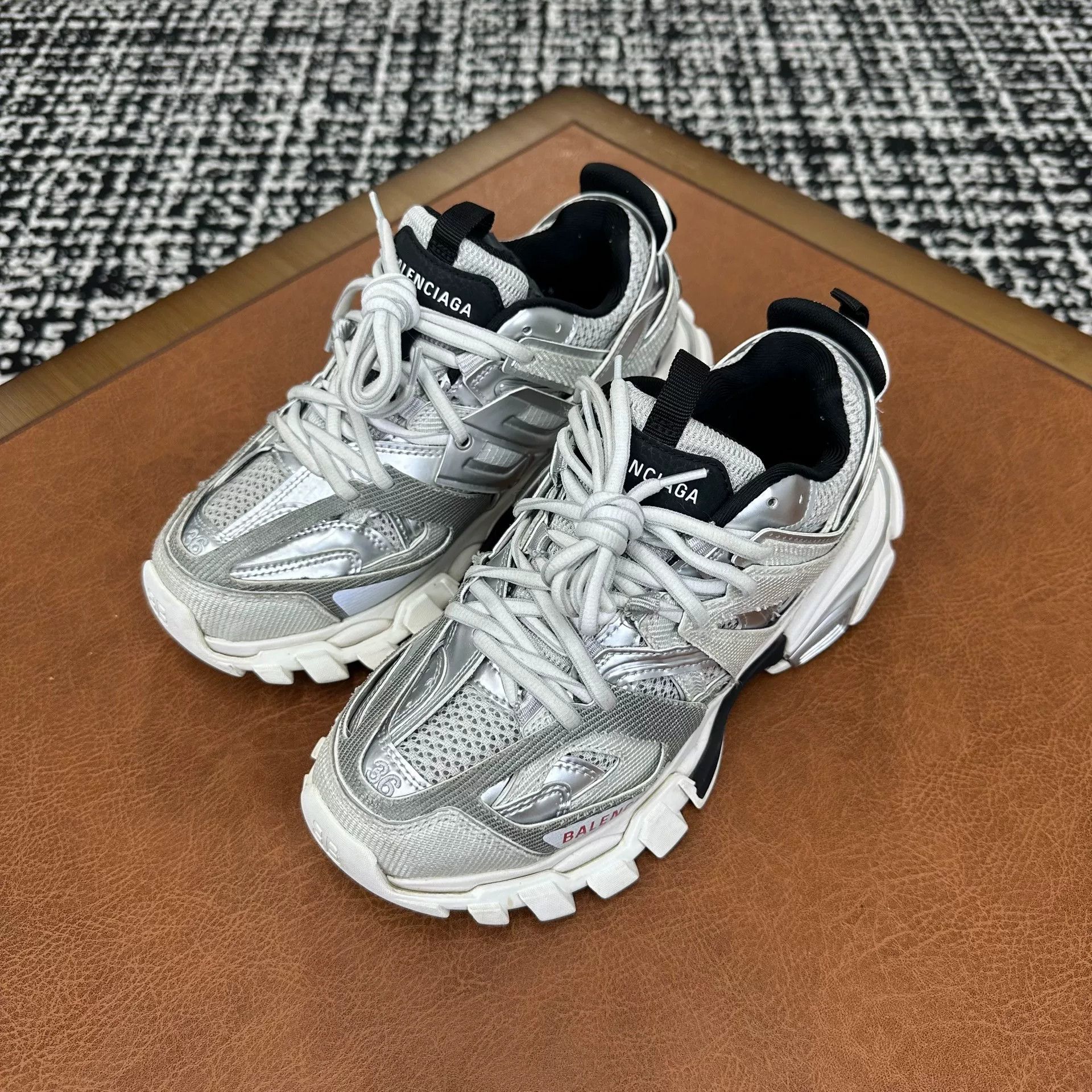Balenciaga Balenciaga Silver Lowtop Sneakers it_36 Women Size US 6 / IT 36 - 1 Thumbnail