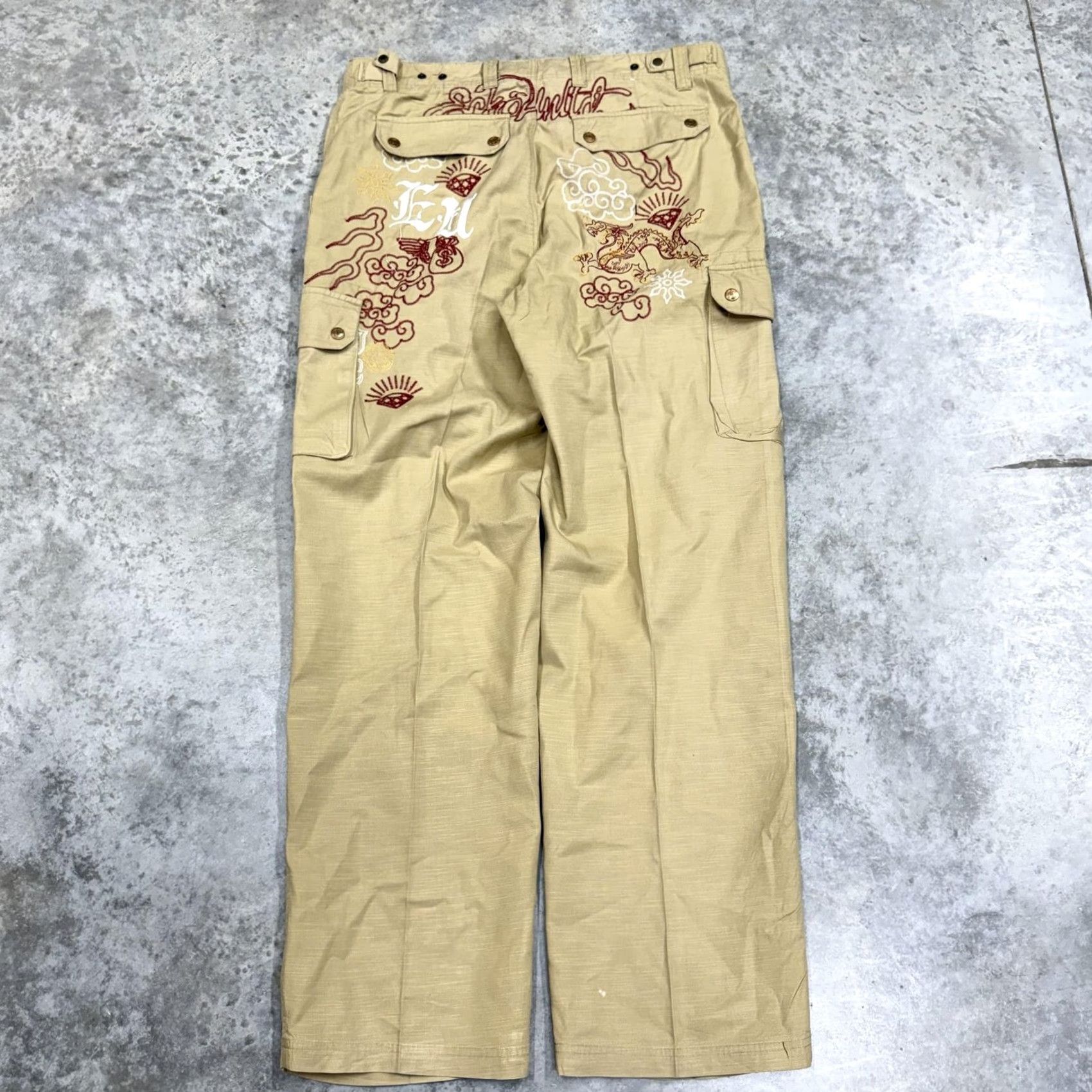 Ecko Unltd. Ecko Unltd Pants Mens 36x30 Beige Cargo Baggy Wide-Leg Dragon Embroidered Y2K Pants Mens Wide-Leg Cargo Beige Dragon Embroidered 36x30 Mens Boys? Size US 36 / EU 52 - 2 Thumbnail