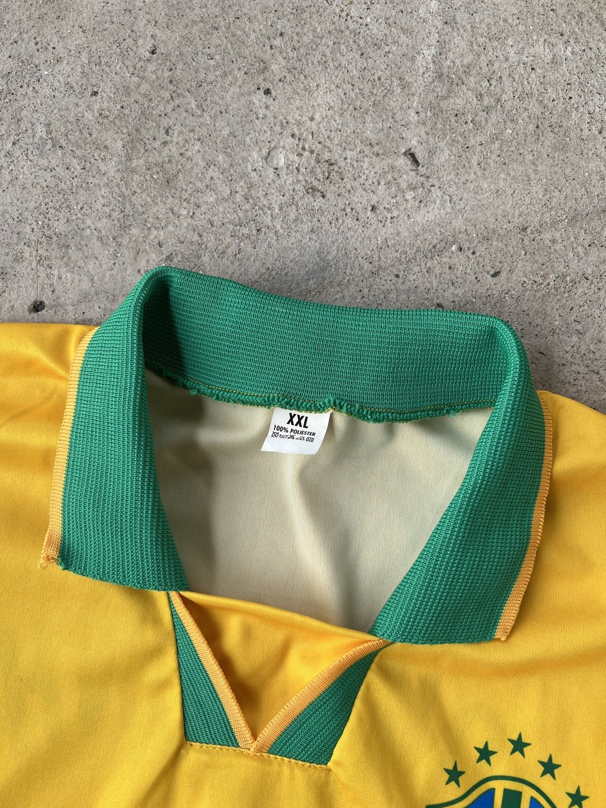 Vintage Brasil Ronaldinho 10 Football Jersey Size US XL / EU 56 / 4 - 2 Thumbnail