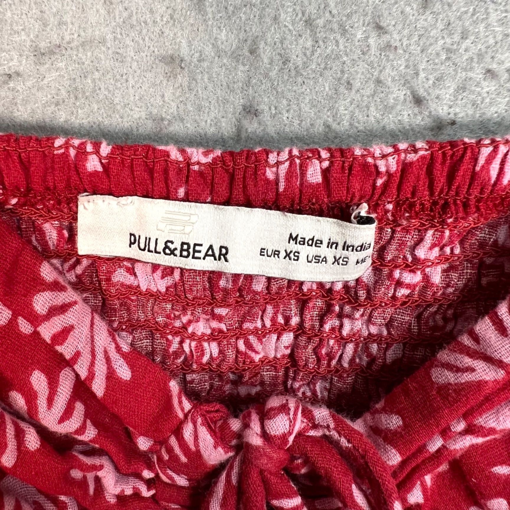 Vintage Pull&Bear Womens XS Red & Pink Floral Puff Sleeve Crop TopCrop Top Womens XS Red & Pink Floral Puff Sleeve Cropped Shirt Size XS / US 0-2 / IT 36-38 - 3 Thumbnail