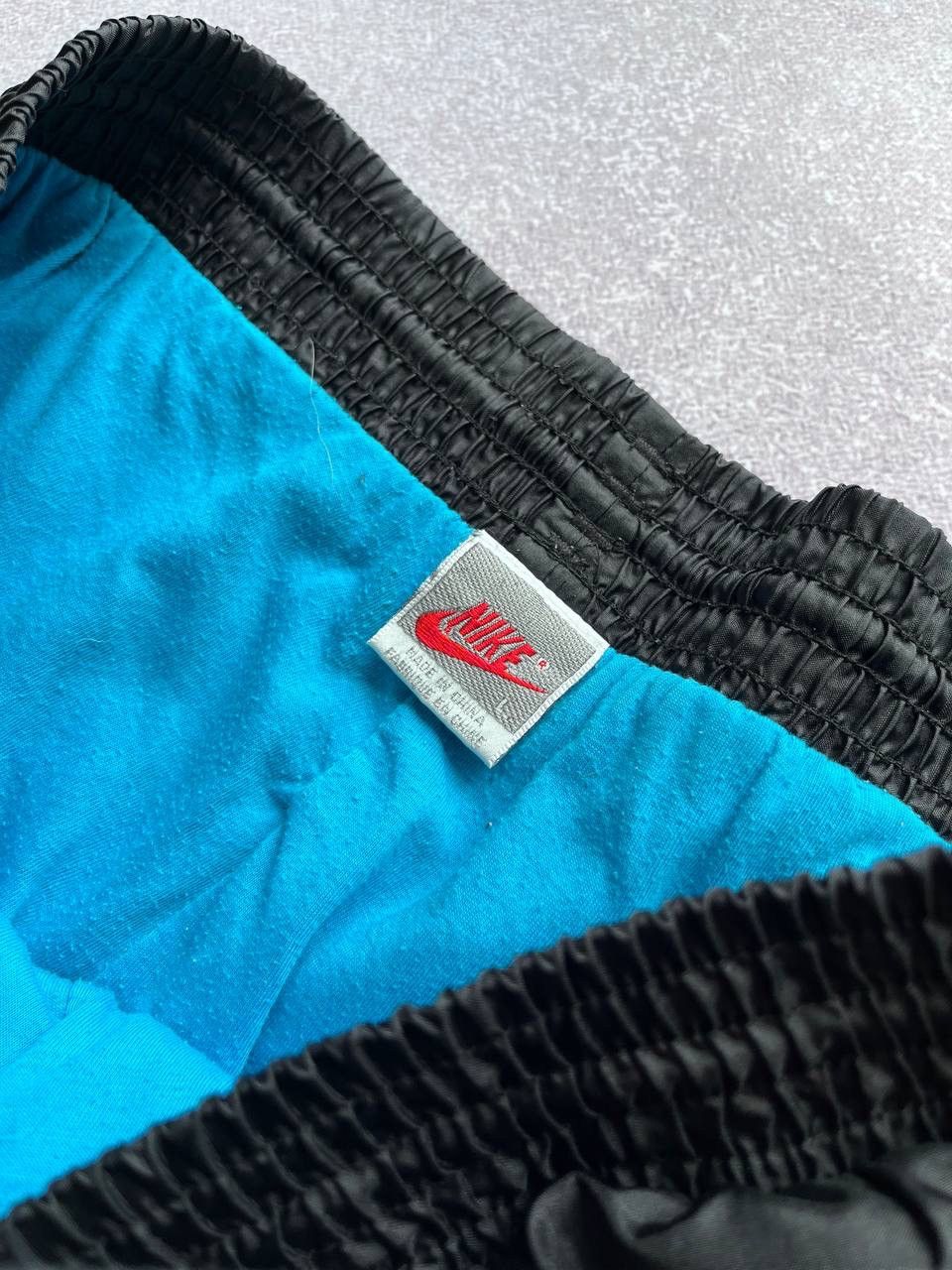 Nike × Vintage Vintage Nike Nylon Black Swoosh Trackpants Y2K L Size US 34 / EU 50 - 4 Thumbnail
