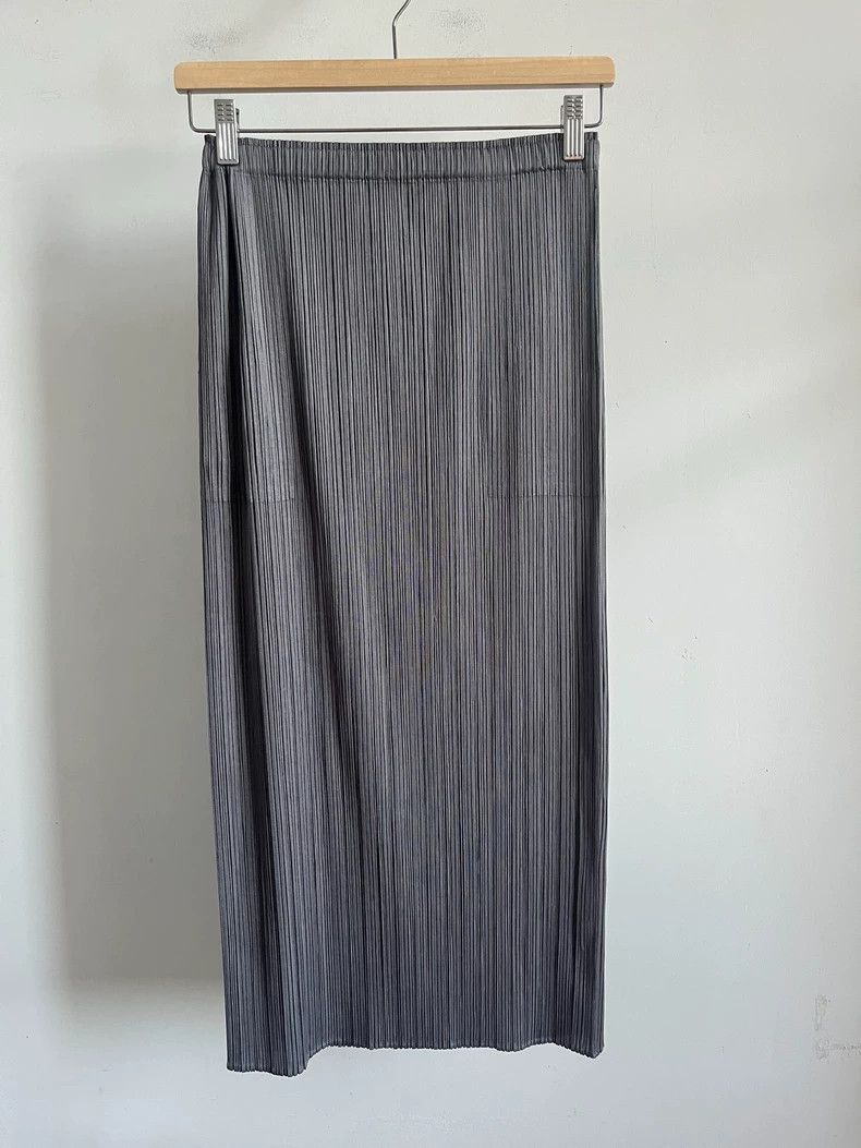 Issey Miyake Issey Miyake size:3 Grey pleated skirt Size 22" - 1 Thumbnail