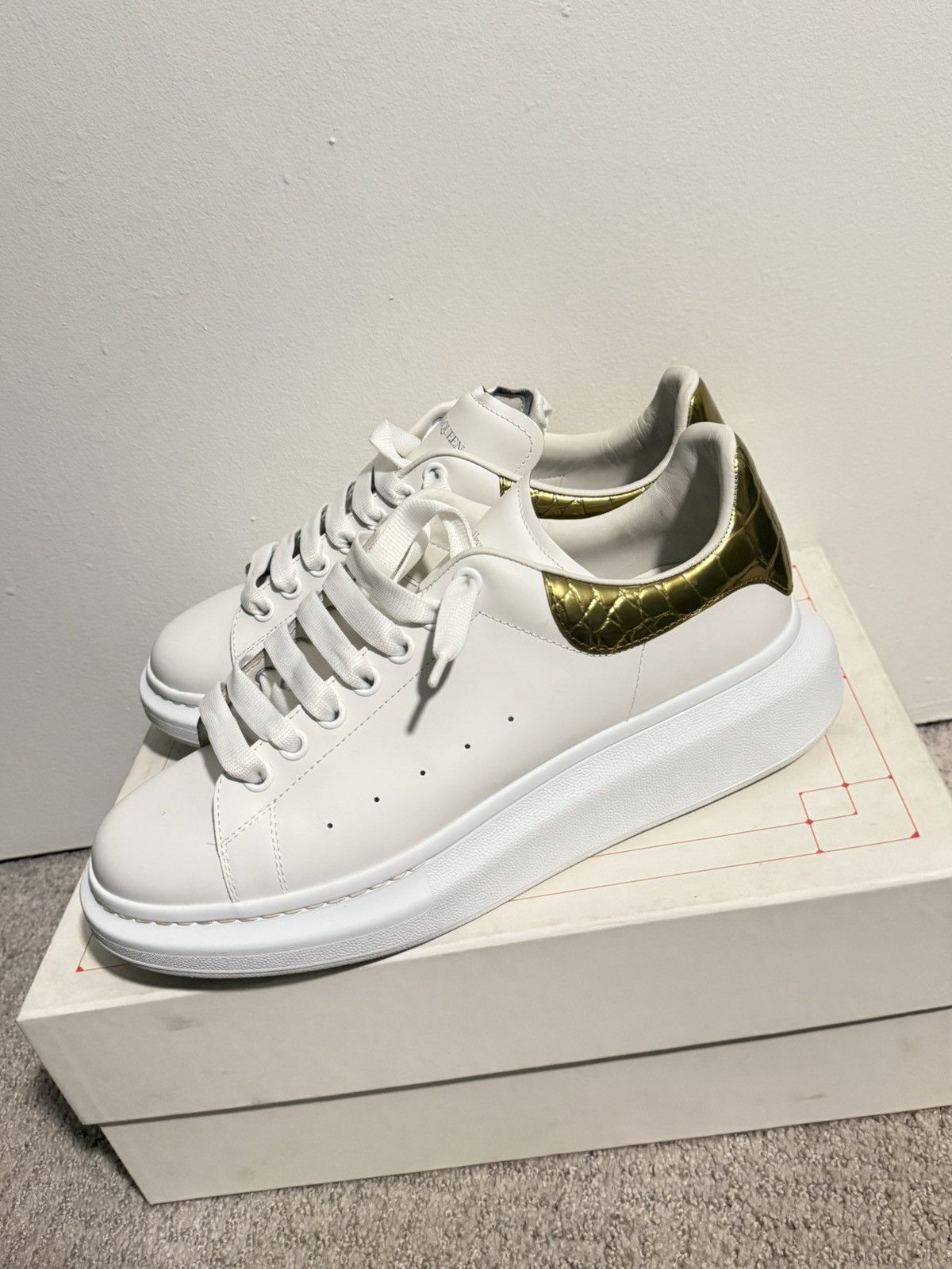 Alexander McQueen White and gold Alexander McQueens Size US 11 / EU 44 - 5 Thumbnail