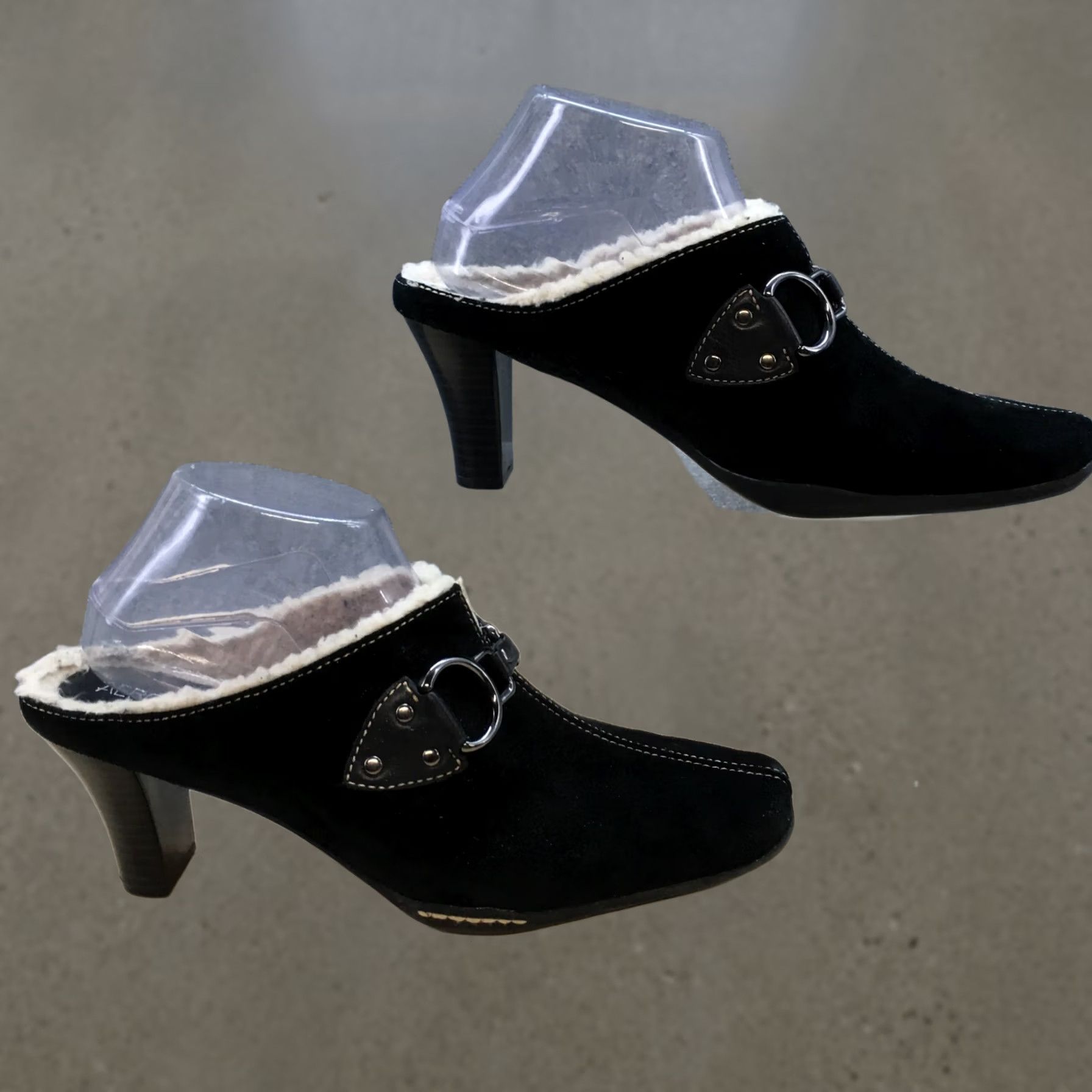 Vintage Aerosoles Sandals Womens 9.5 B Casual Slip On Lined Mules Black Suede Heels Size US 10 / IT 40 - 1 Thumbnail