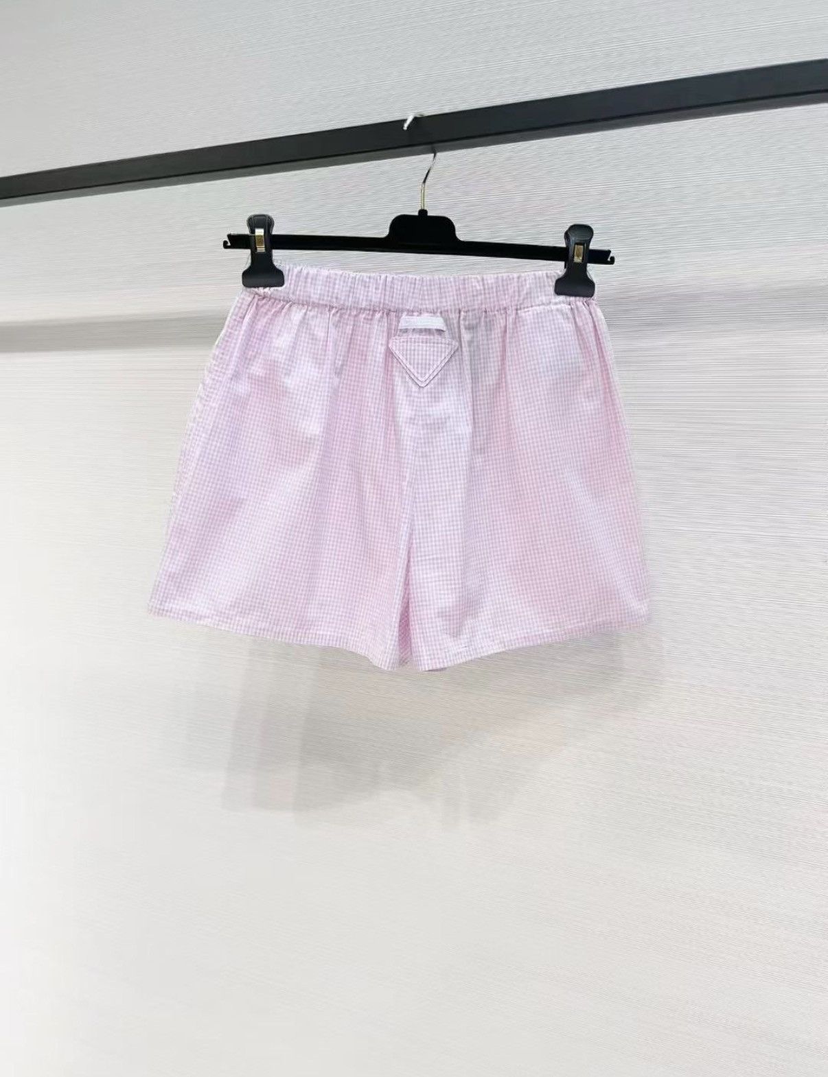 Prada Prada Pink Plaid Women's Shorts J33 Size 25" / US 0 / IT 36 - 2 Thumbnail
