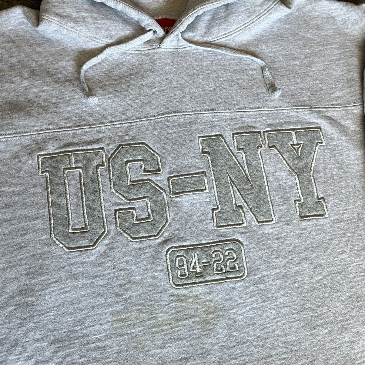 Supreme Surpreme US-NY Hooded Sweatshirt Hoodie Ash Grey FW22 Size US XXL / EU 58 / 5 - 4 Thumbnail