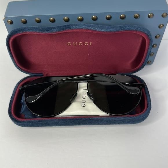 Gucci Authentic Gucci super light, stylish and bold design. The la Size ONE SIZE - 7 Thumbnail