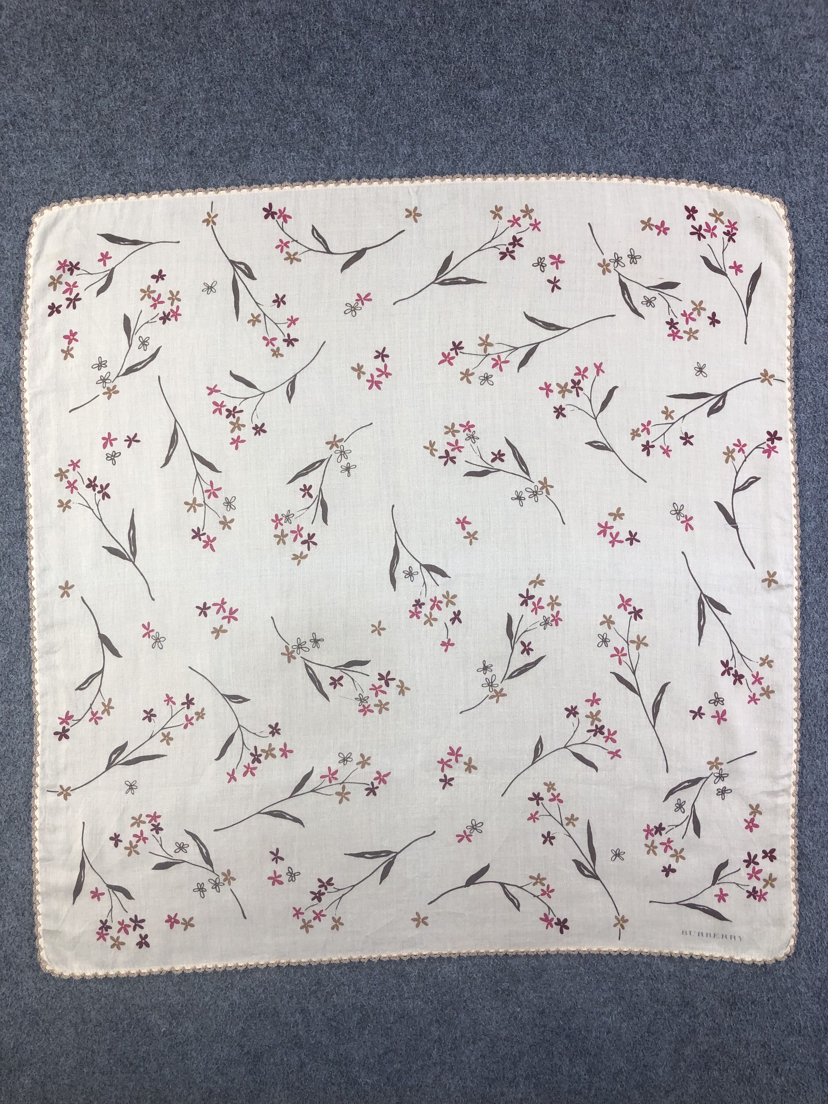 Burberry Burberry Handkerchief / Bandana / Neckerchief Size ONE SIZE - 3 Thumbnail