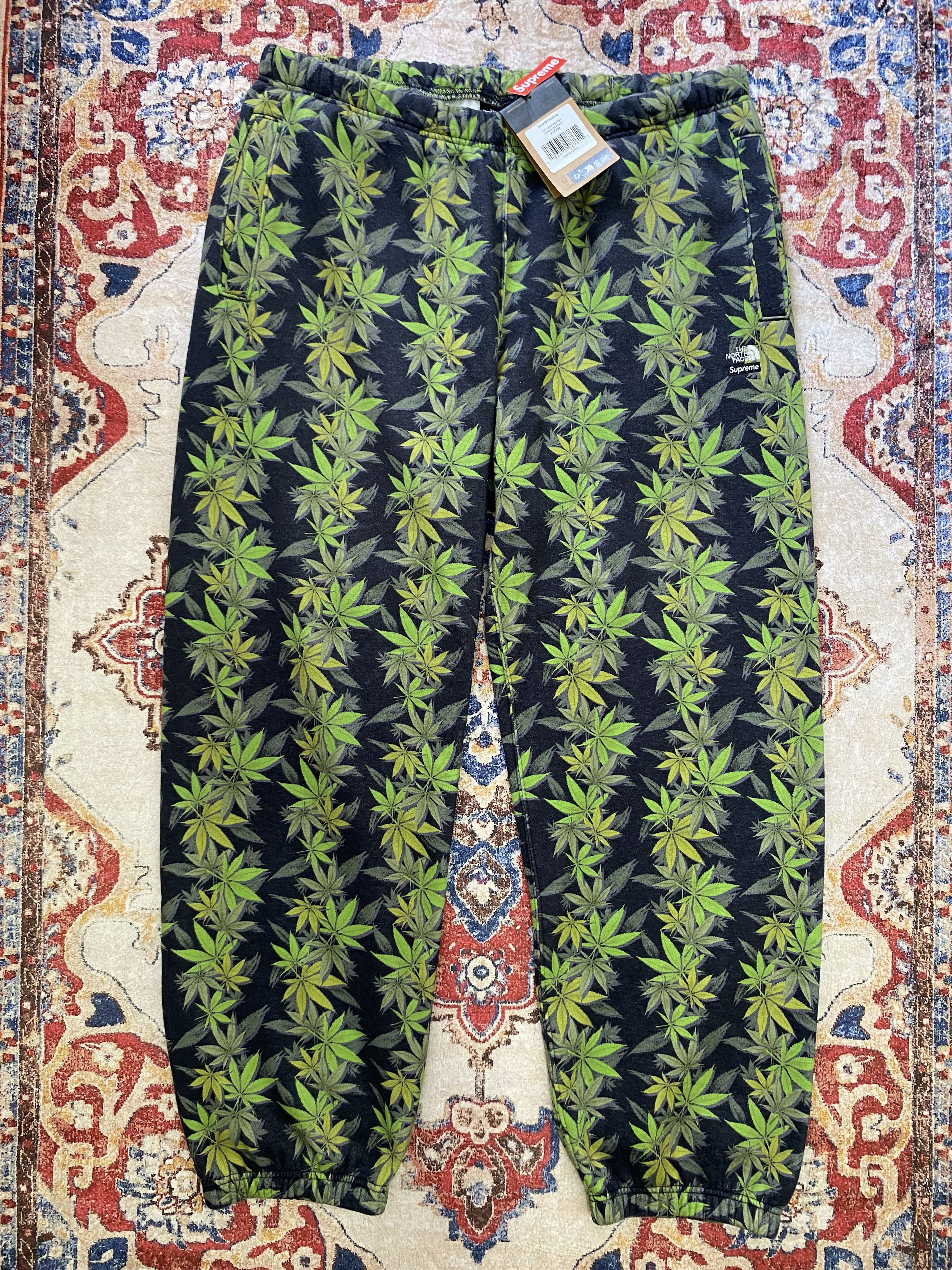 Supreme × The North Face Supreme x The North Face Leaf Sweatpant Size US 34 / EU 50 - 1 Thumbnail