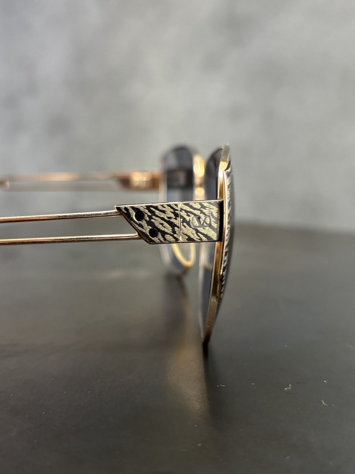 Valentino 1980s Vintage Valentino Sunglasses Metal Aviator 5419 Case Size ONE SIZE - 10 Thumbnail