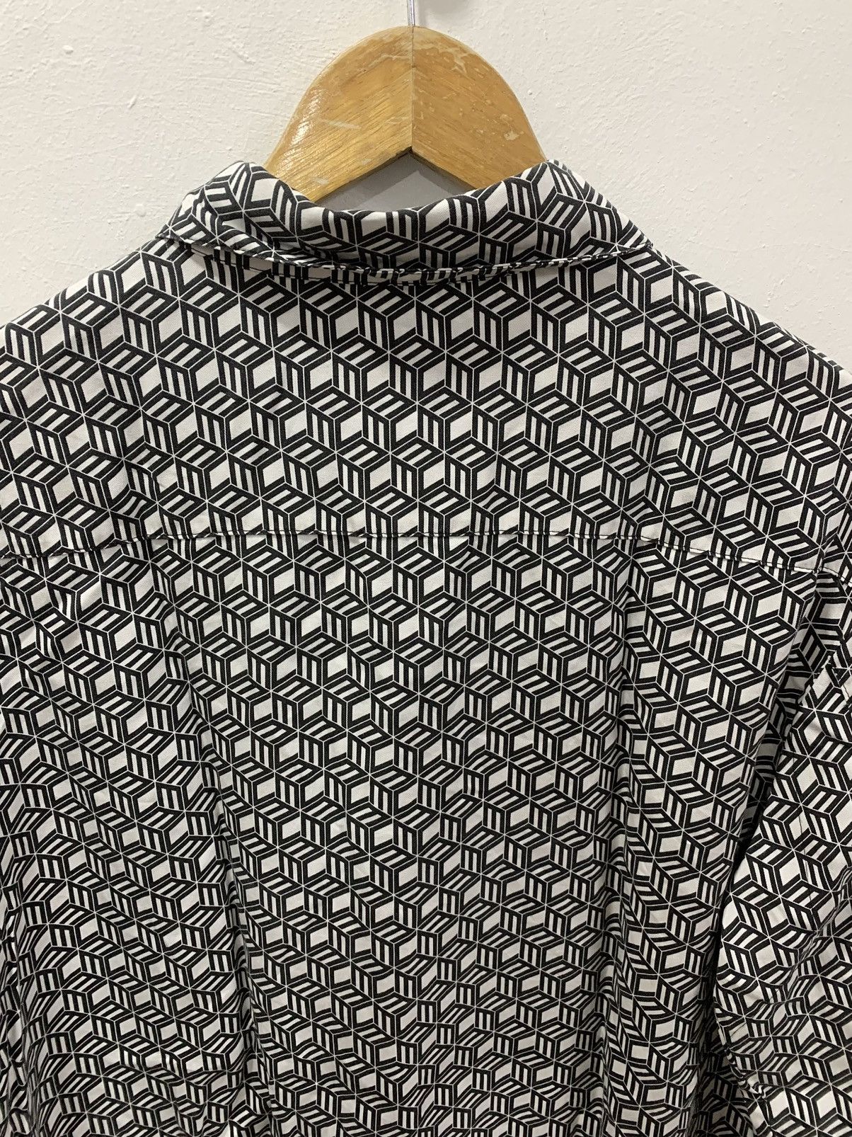 MCM MCM CUBIC MONOGRAM BUTTON-UP L/S SHIRT Size US M / EU 48-50 / 2 - 8 Thumbnail