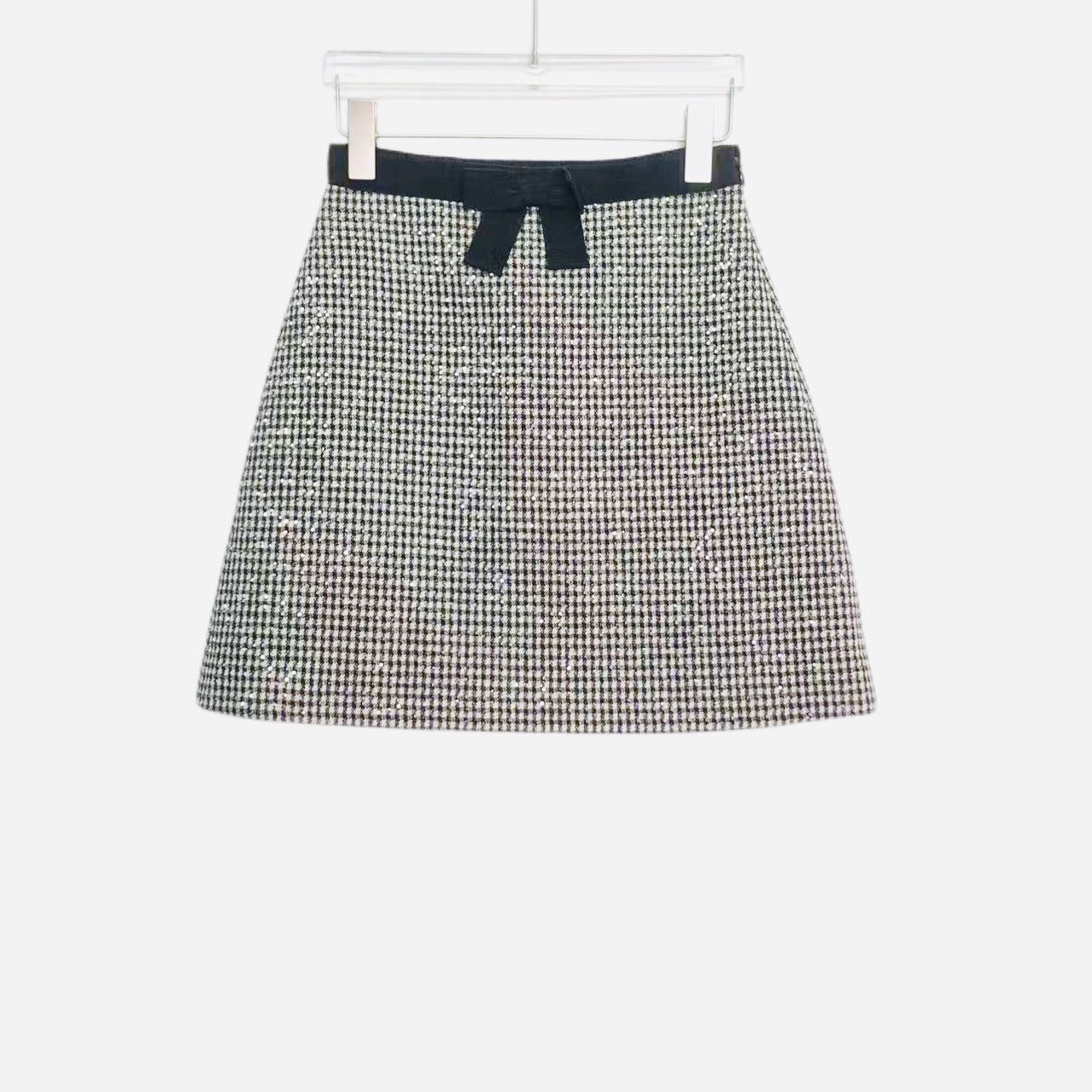 Miu Miu Miu Miu Black Retro Plaid A-line Mini Casual Skirt K26WX Size 26" / US 2 / IT 38 - 1 Thumbnail