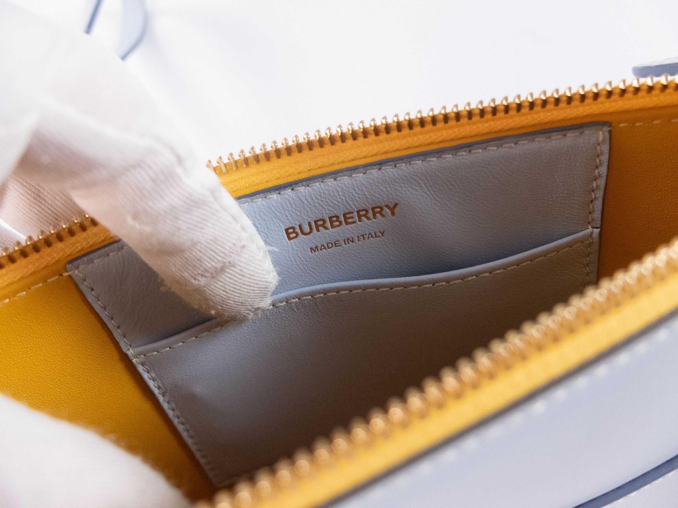 Burberry BURBERRY New Peyton light blue leather clutch bag pouch Size ONE SIZE - 7 Thumbnail