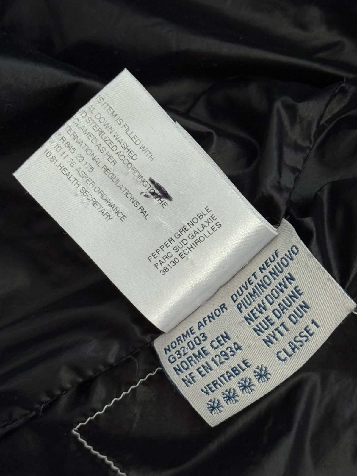 Moncler Vintage Moncler Cropped Down Puffer Bomber Jacket | 3 Size M / US 6-8 / IT 42-44 - 24 Thumbnail
