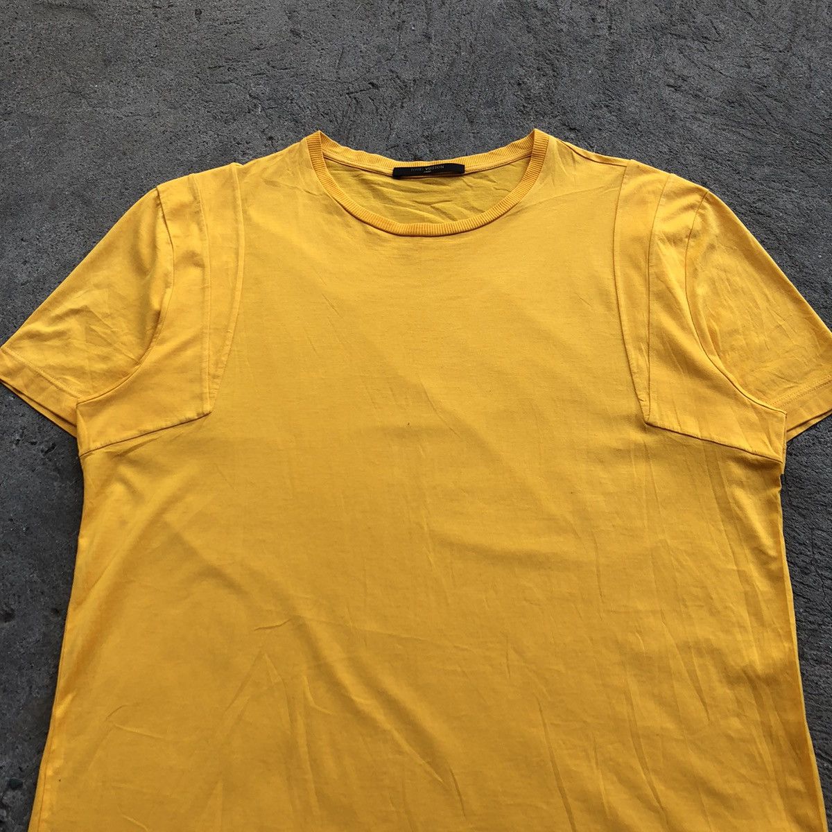Louis Vuitton Louis Vuitton Small Metal Pendant Shirt Size L / US 10 / IT 46 - 2 Thumbnail