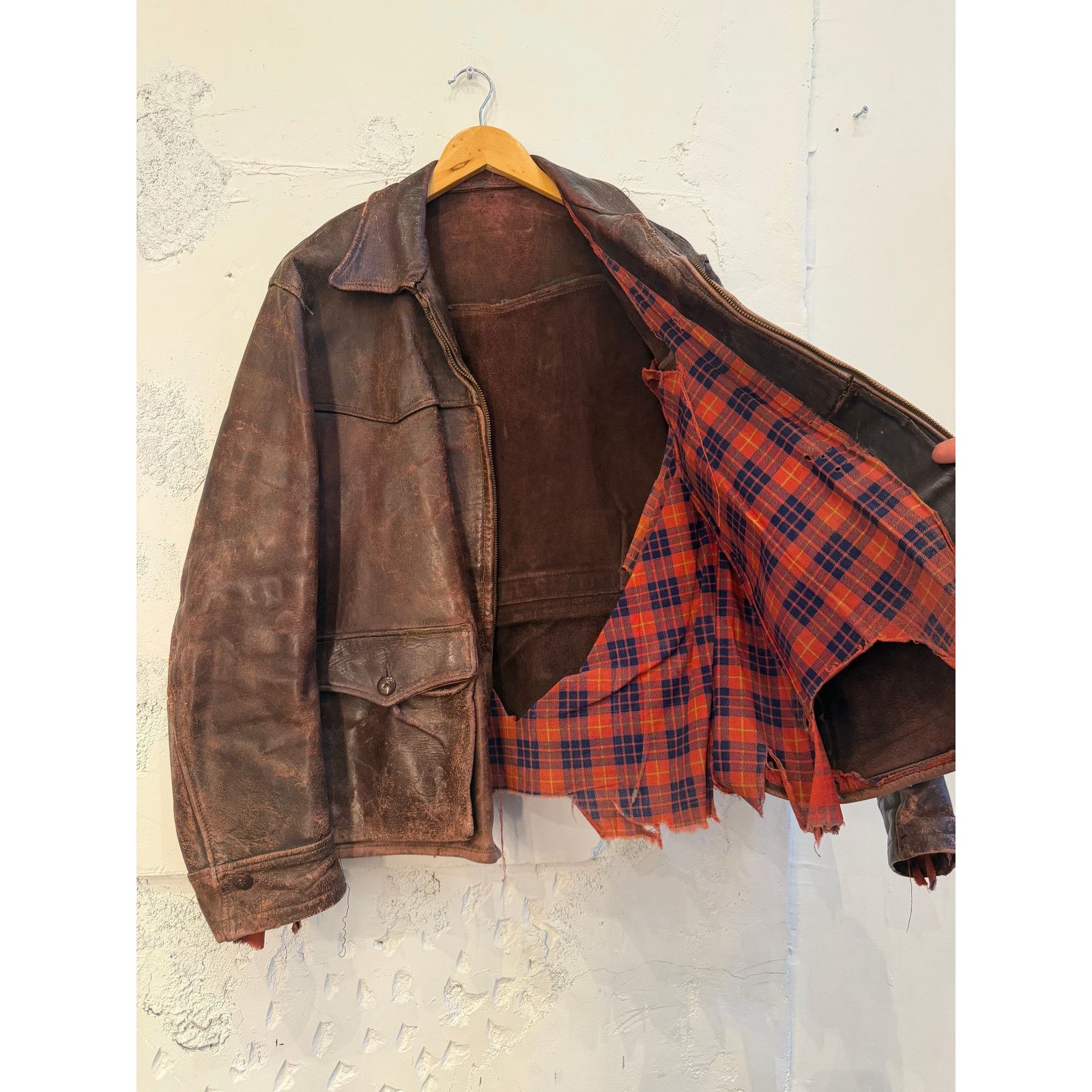 Vintage Vintage Brown Thrashed Plaid Lined Leather Jacket Size US XL / EU 56 / 4 - 8 Thumbnail