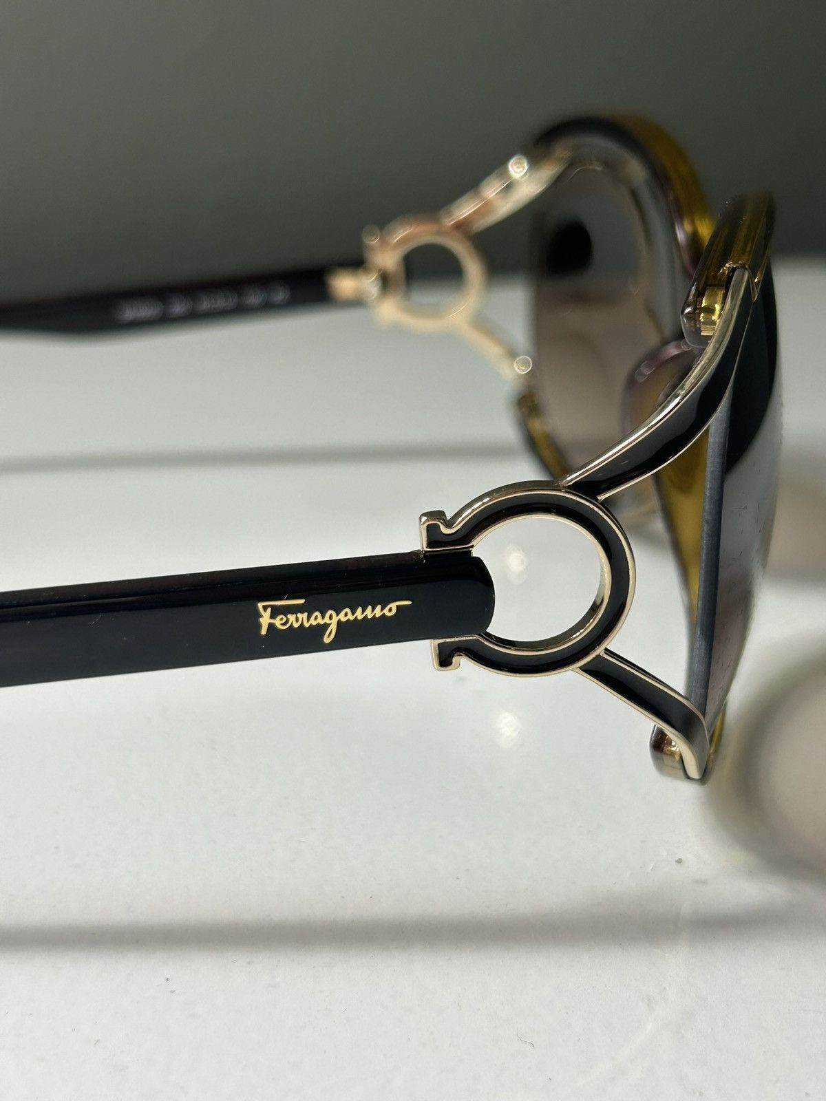 Salvatore Ferragamo Salvatore Ferragamo SF600S Brown Oval Shaped Sunglasses Size ONE SIZE - 6 Thumbnail