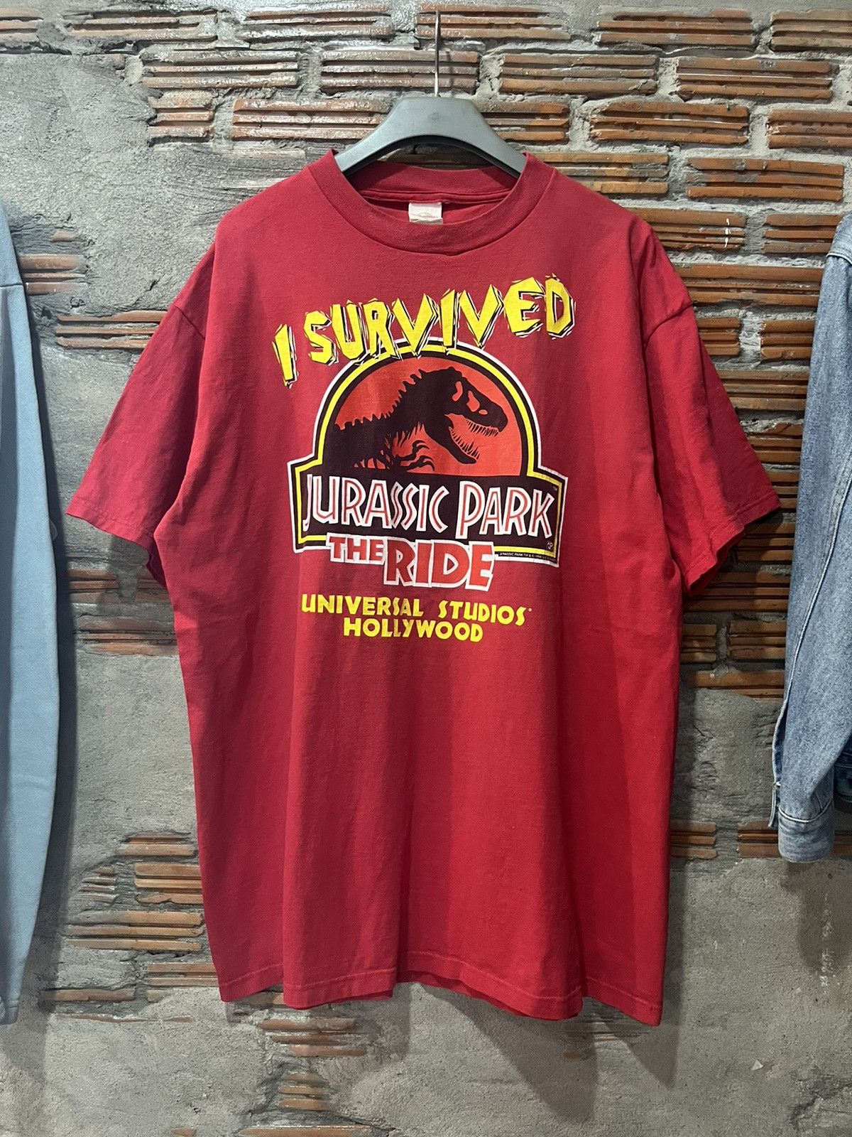 Universal Studios Vintage JURASSIC PARK i Survived 1996’s Universal Tshirt Size US XXL / EU 58 / 5 - 2 Thumbnail