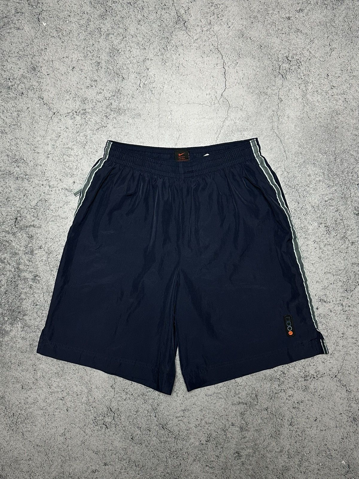 Vintage Vintage Nike Shorts Size S Y2K Size US 30 / EU 46 - 1 Thumbnail