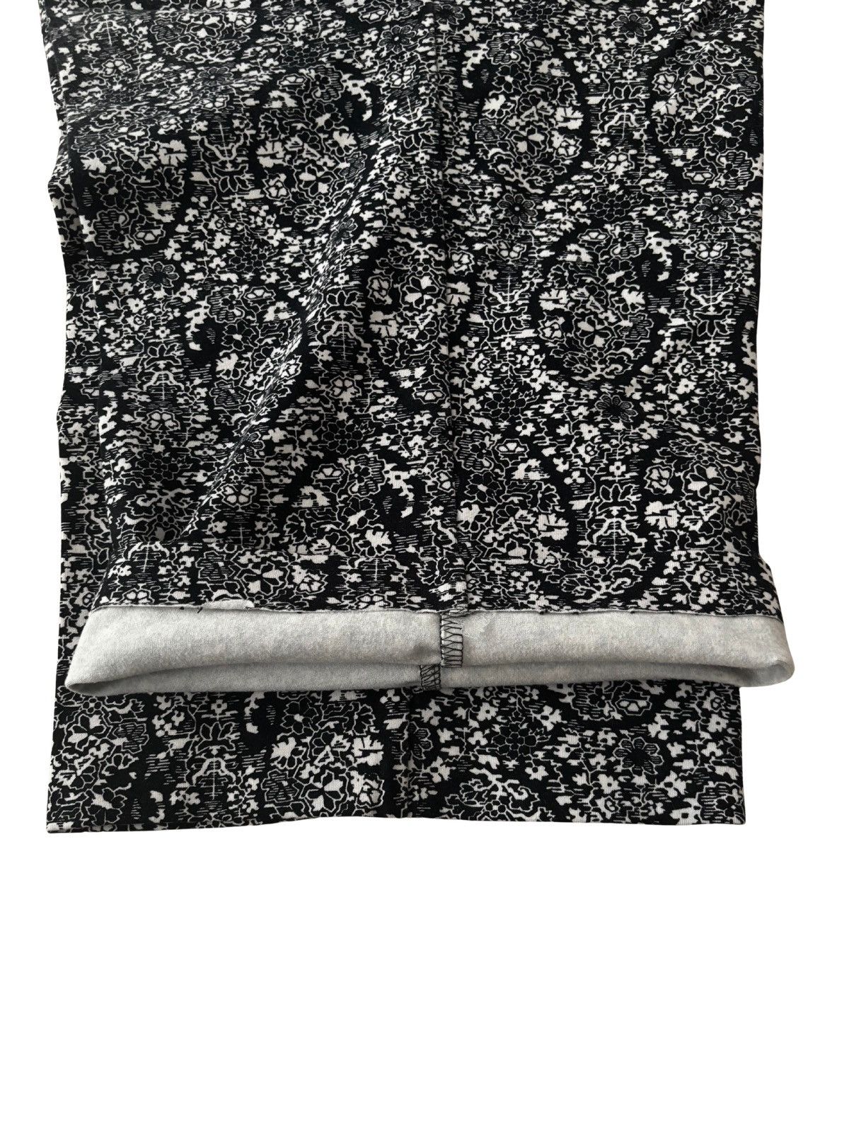Lands' End Women’s black & white leggings.wg2021 Size 42" / US 20 - 4 Thumbnail
