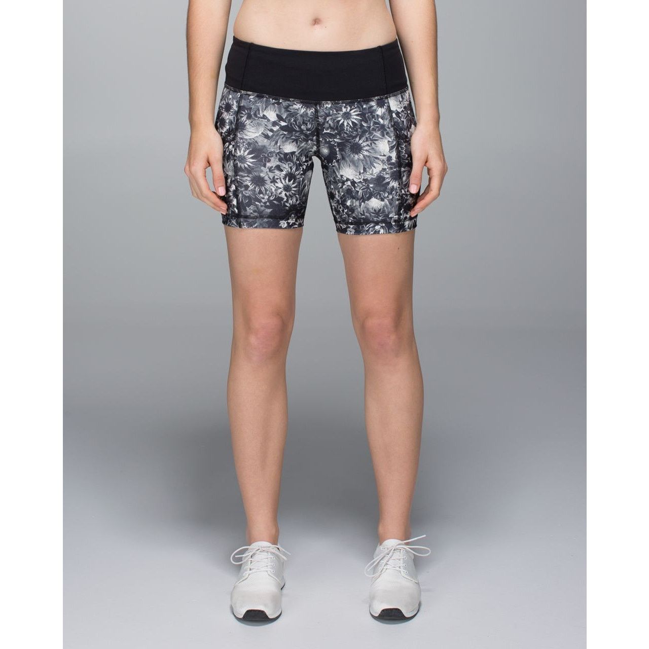 Lululemon Lululemon Run: Dart & Dash Short *Block-It Pocket Flowabunga Size 27" / US 4 / IT 40 - 8 Thumbnail