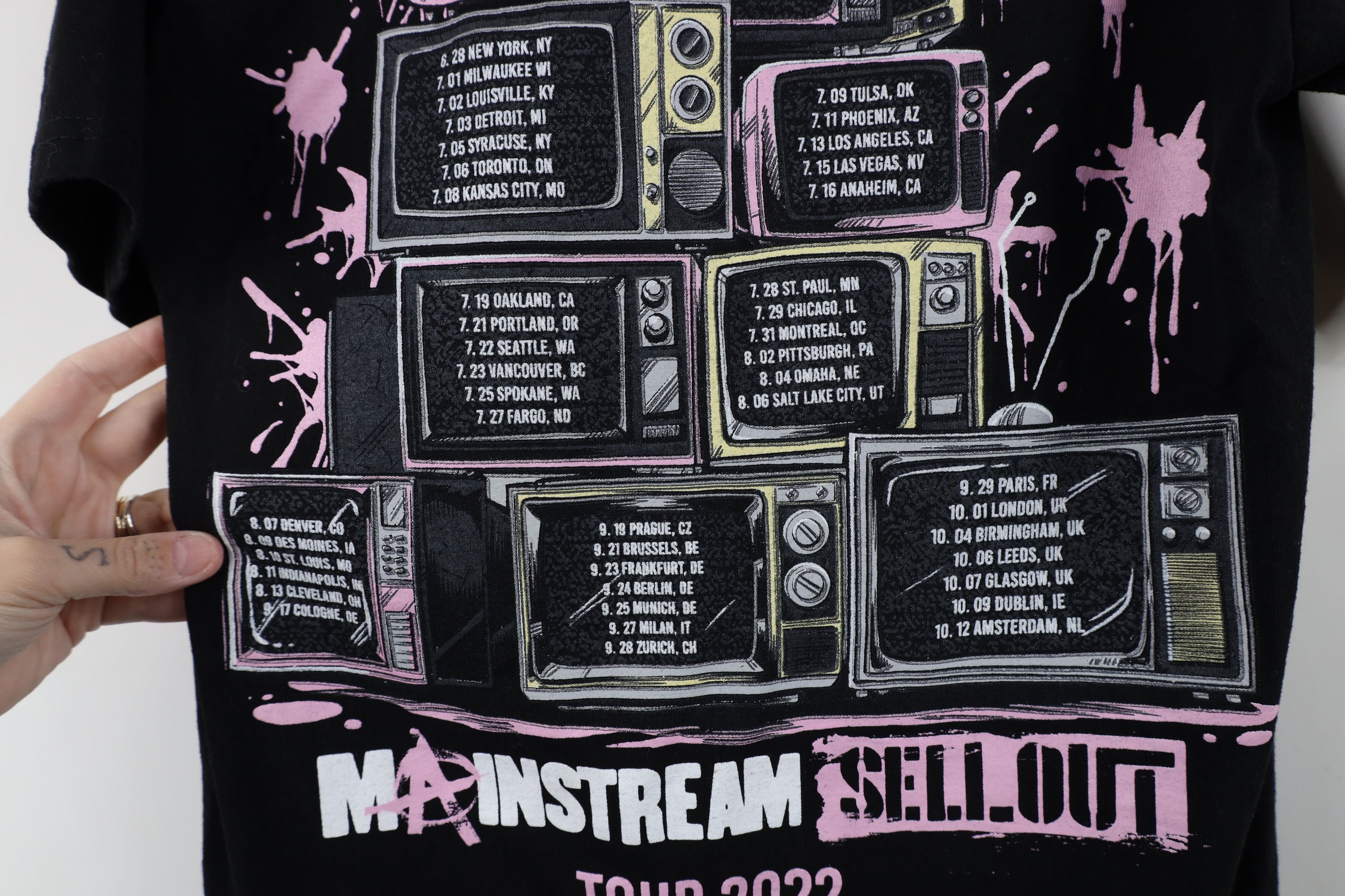 Vintage Machine Gun Kelly Spell Out Mainstream Sellout Tour T-Shirt Size US S / EU 44-46 / 1 - 12 Thumbnail