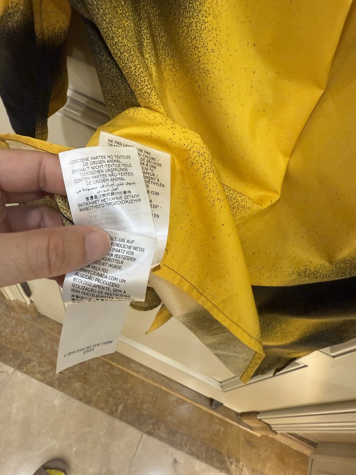 Alexander McQueen Graffiti spray shirt in yellow size15+ Size US M / EU 48-50 / 2 - 13 Thumbnail