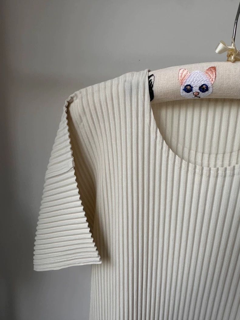 Issey Miyake Issey Miyake size:2 Off-white pleated short-sleeved shirt Size XS / US 0-2 / IT 36-38 - 2 Thumbnail