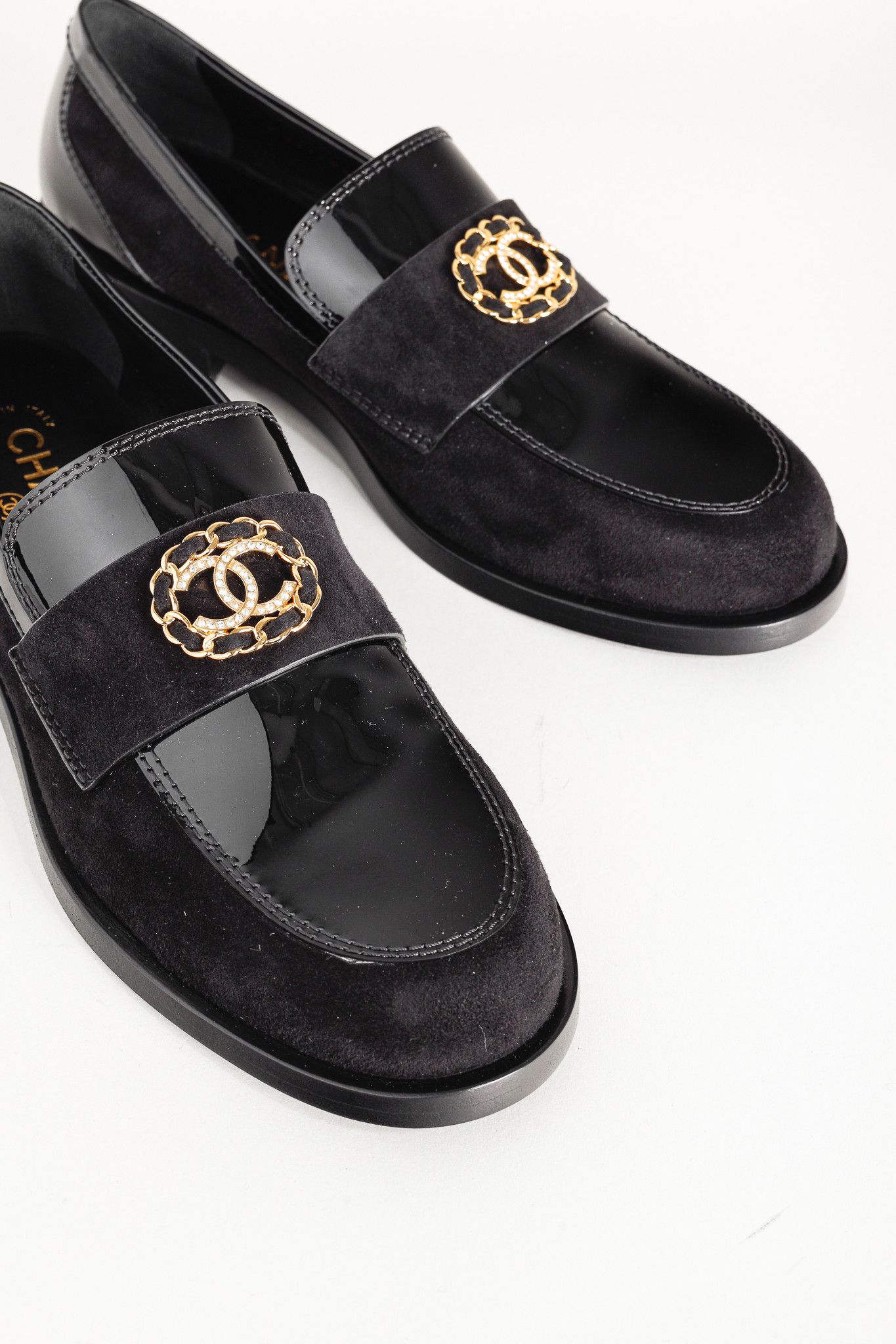 Chanel Chanel 22K Black Patent and Suede Crystal-CC Loafers Size US 8.5 / IT 38.5 - 6 Thumbnail