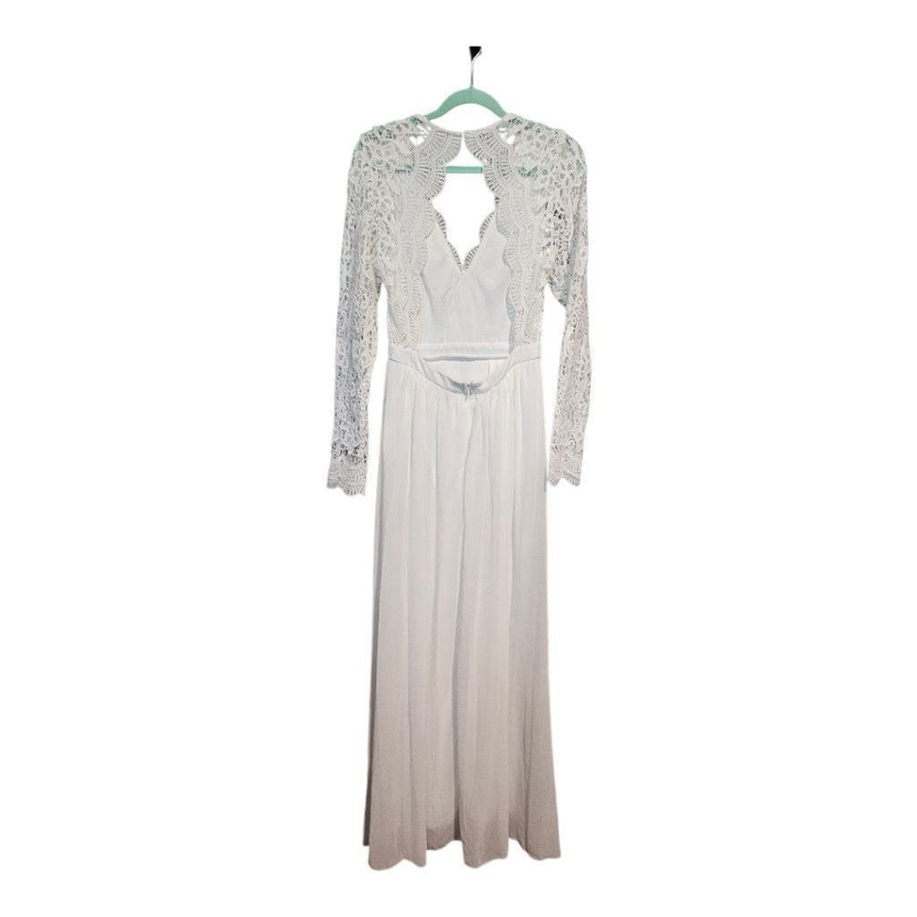 high neck lace dress HIGH-NECK MAXI IN WHITE | CULT MIA The full Mother of The Bride Color:Taro Seaweed pretty_dress_hourglass_dress