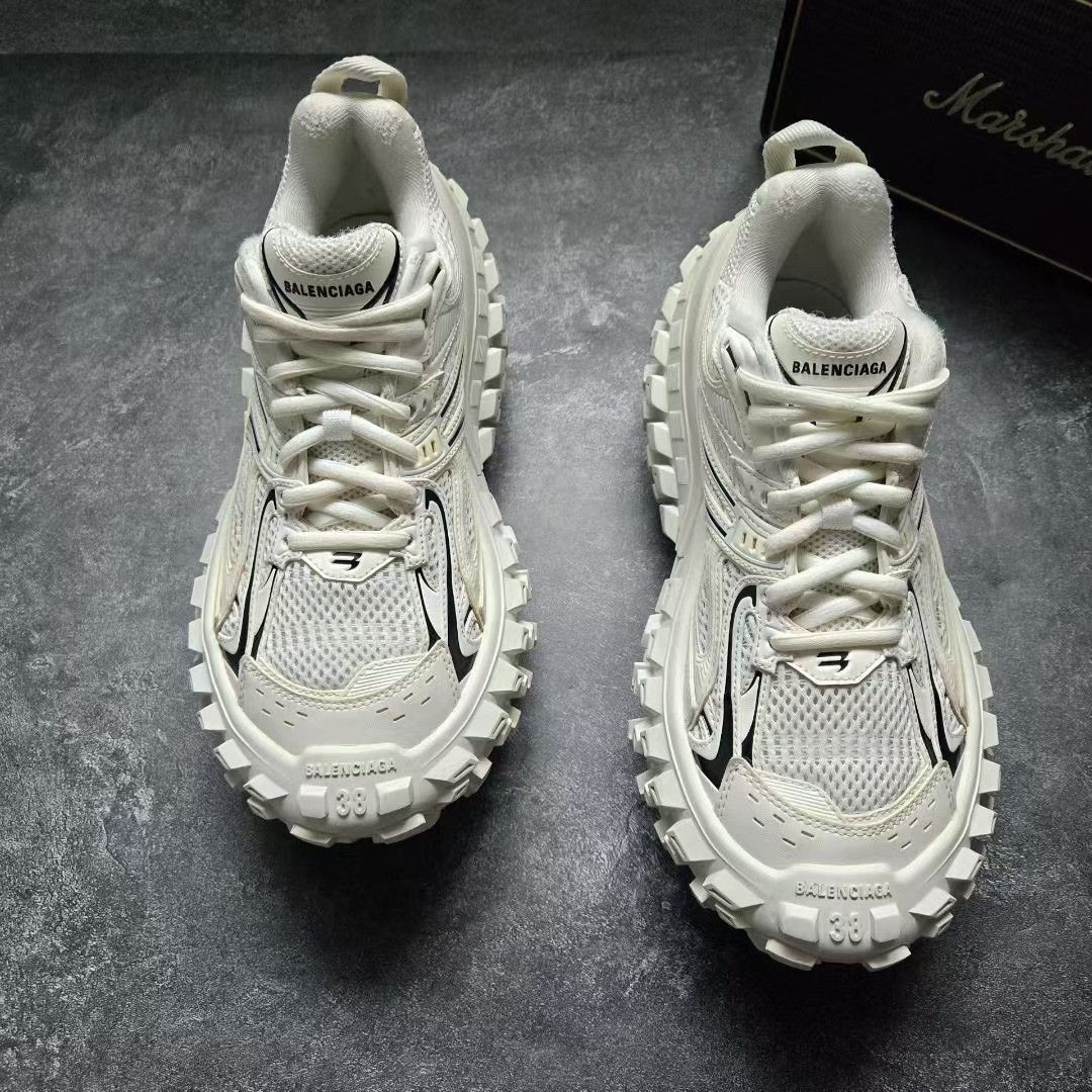 Balenciaga Balenciaga Black Lowtop Sneakers 38 Women Size US 7.5 / IT 37.5 - 1 Thumbnail